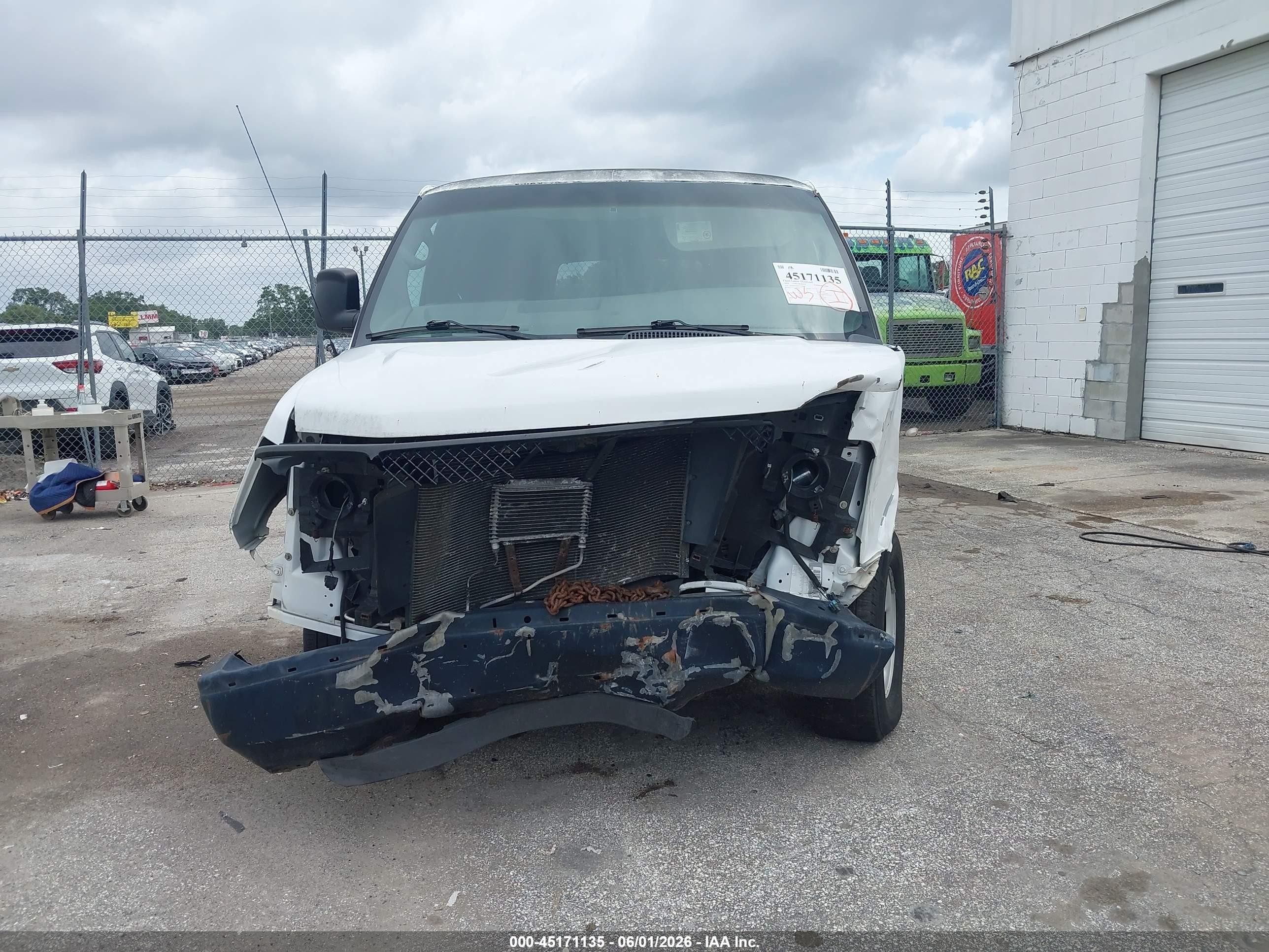 2010 Chevrolet Express 3500 Ls White vin: 1GA2GZDG7A1128577