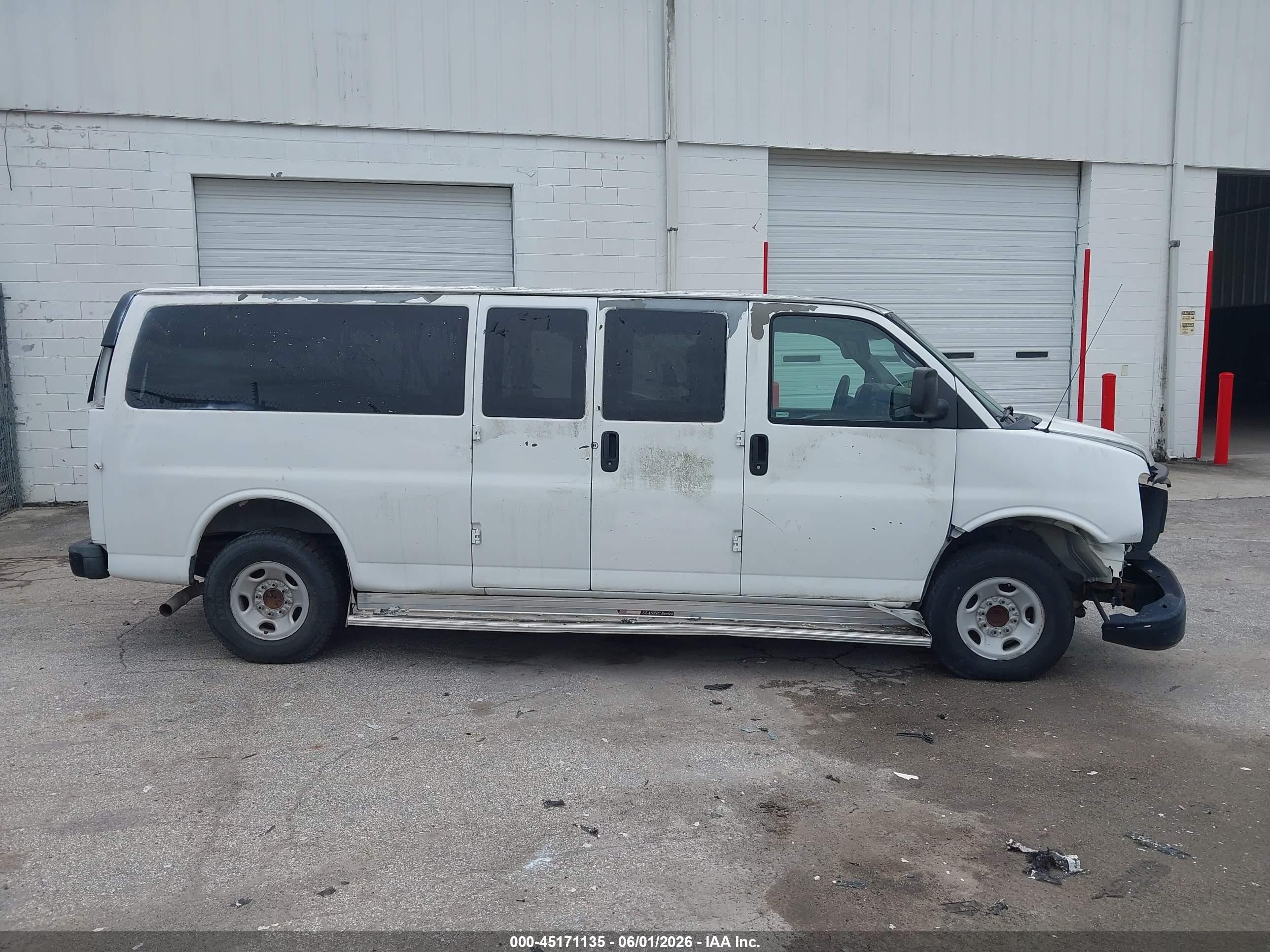 2010 Chevrolet Express 3500 Ls White vin: 1GA2GZDG7A1128577