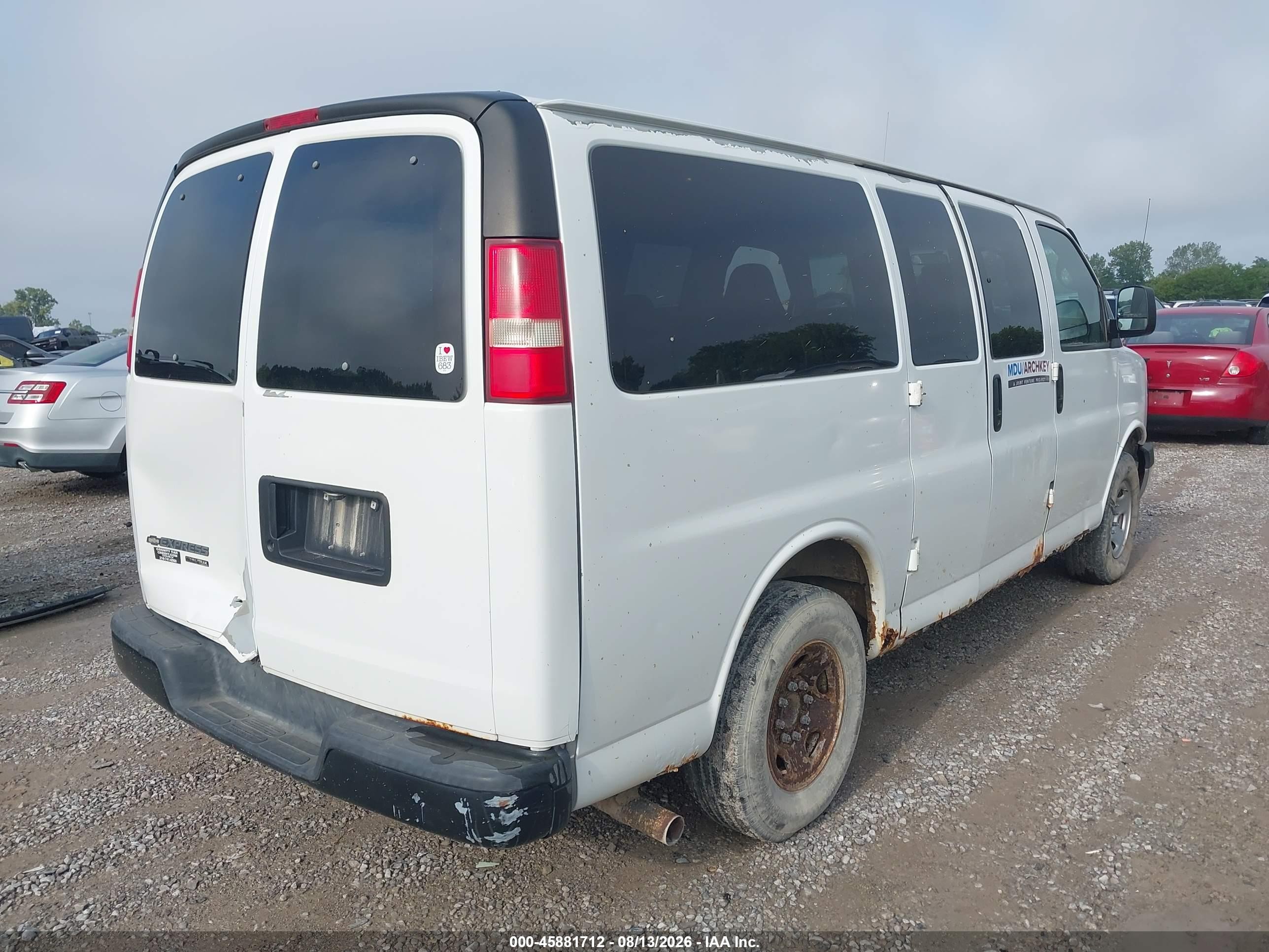 2008 Chevrolet Express Passenger Ls White vin: 1GAGG25K781190670