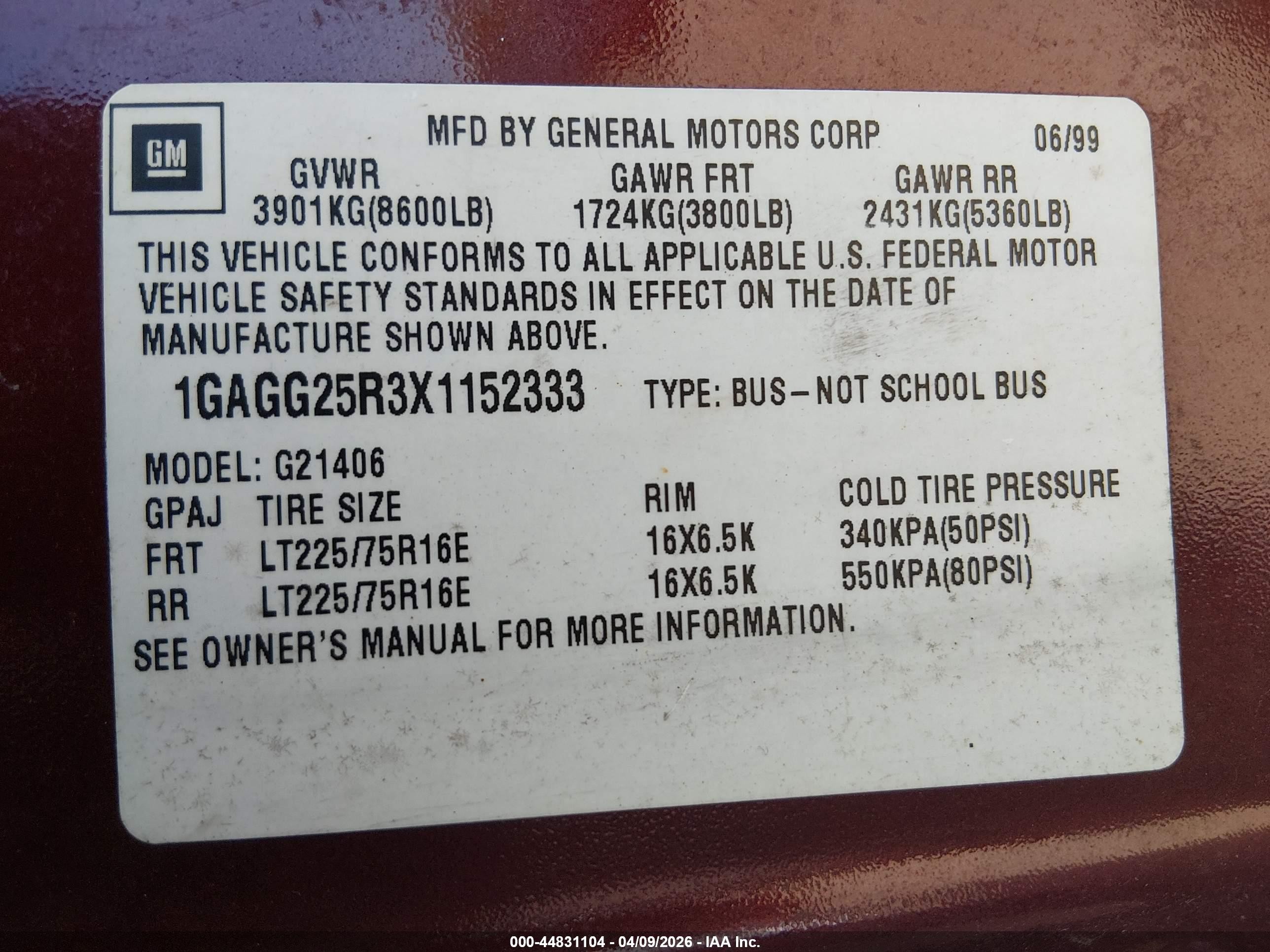 1999 Chevrolet Express   Burgundy vin: 1GAGG25R3X1152333