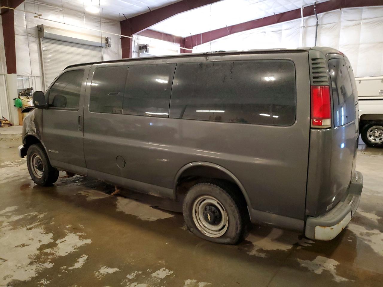 1998 Chevrolet Express G2500 Gray vin: 1GAGG25R6W1102668
