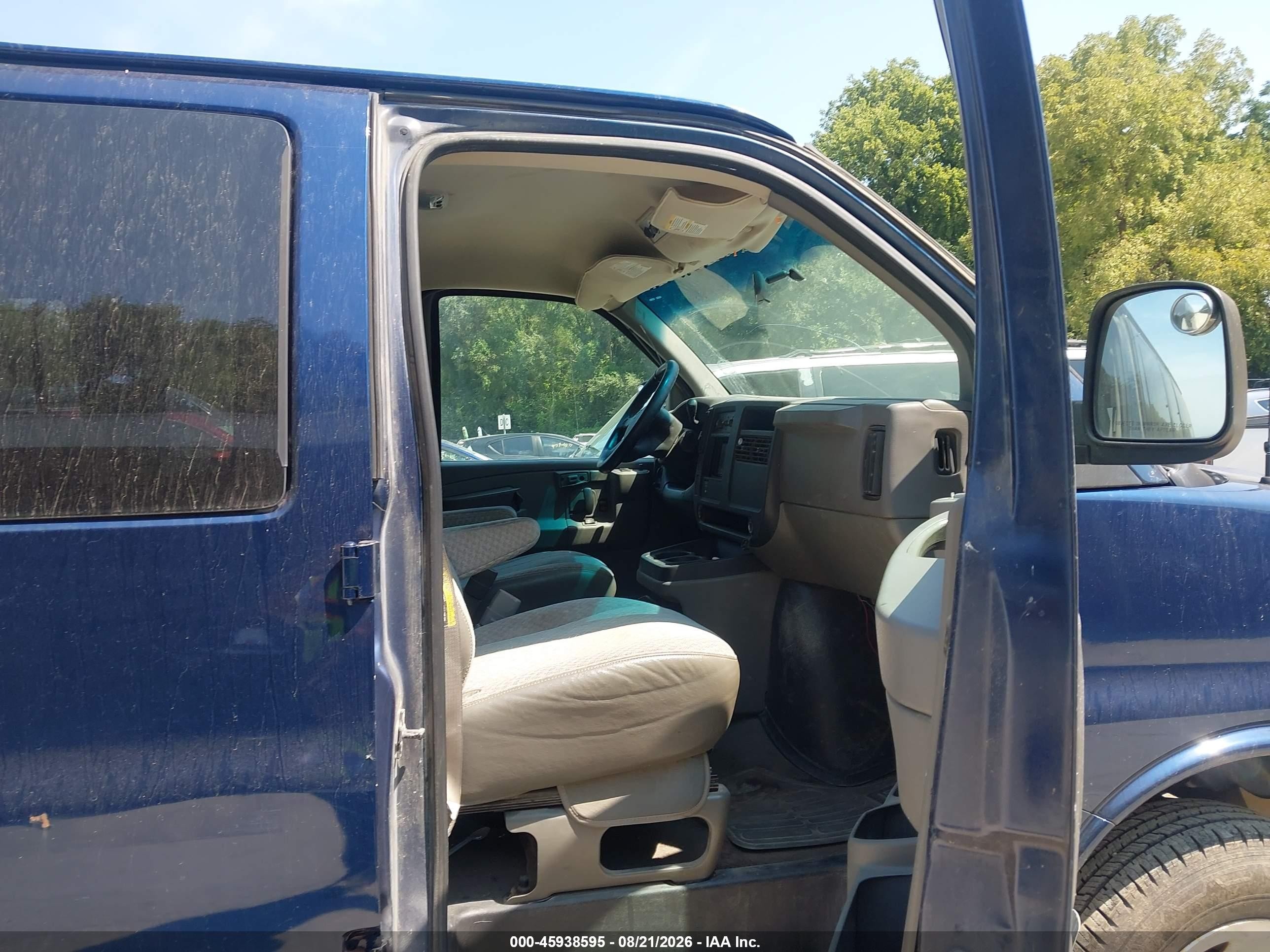 2003 Chevrolet Express Passenger   Blue vin: 1GAGG25U631182909