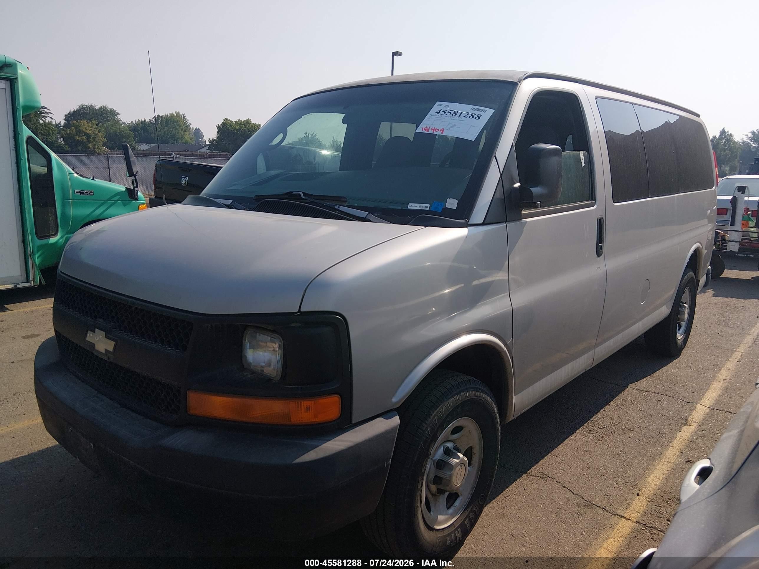 2005 Chevrolet Express Passenger   Gray vin: 1GAGG25V451221802