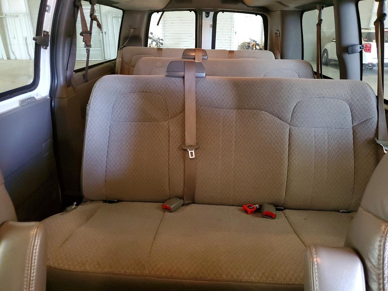 2009 Chevrolet Express G3500 White vin: 1GAHG35K591179727