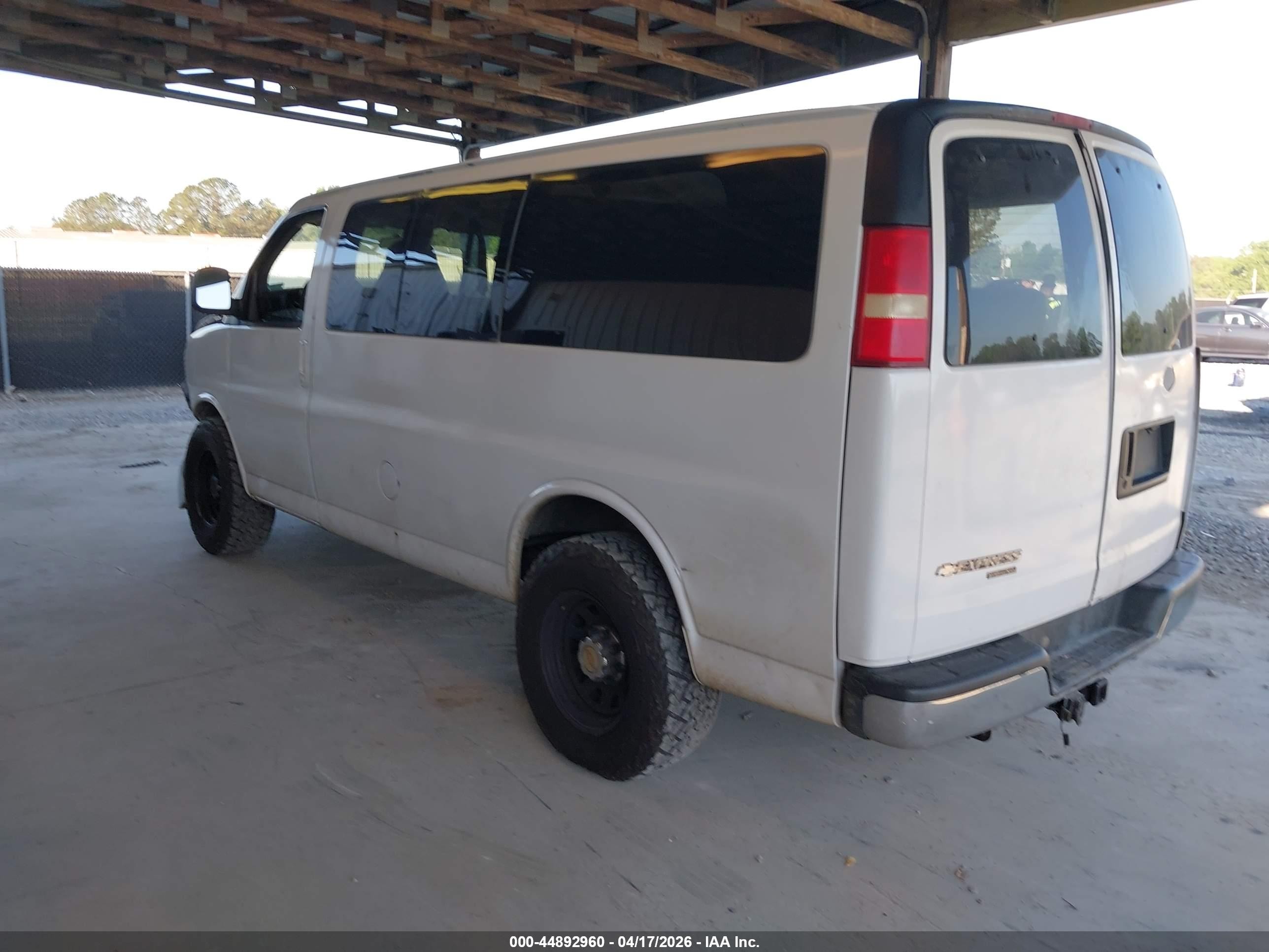 2007 Chevrolet Express Ls White vin: 1GAHG35U371122733