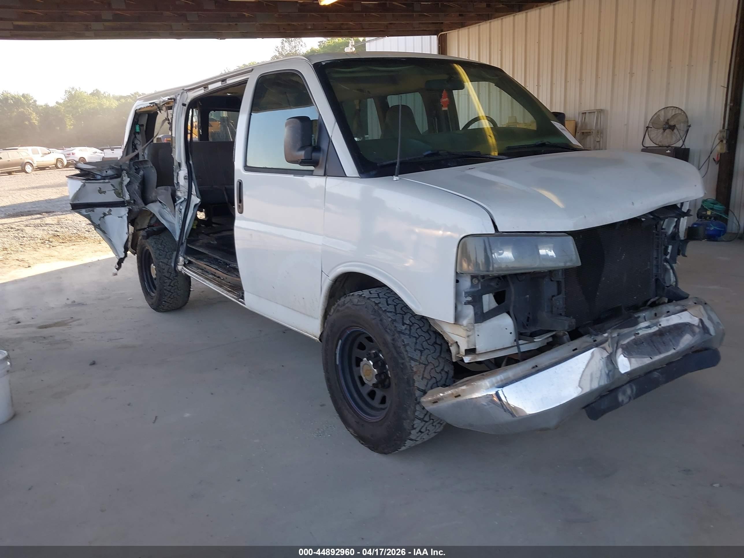 2007 Chevrolet Express Ls White vin: 1GAHG35U371122733