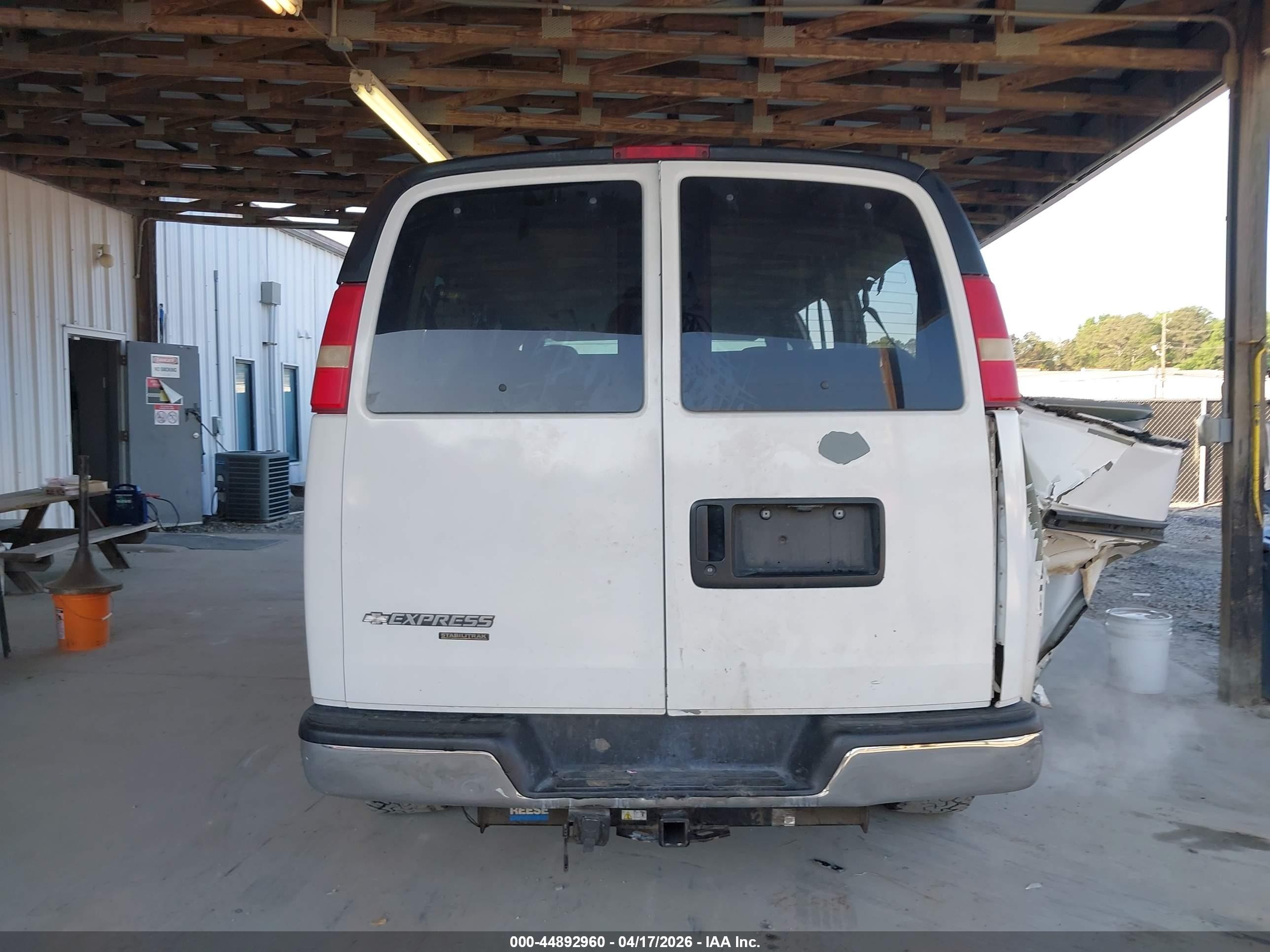 2007 Chevrolet Express Ls White vin: 1GAHG35U371122733