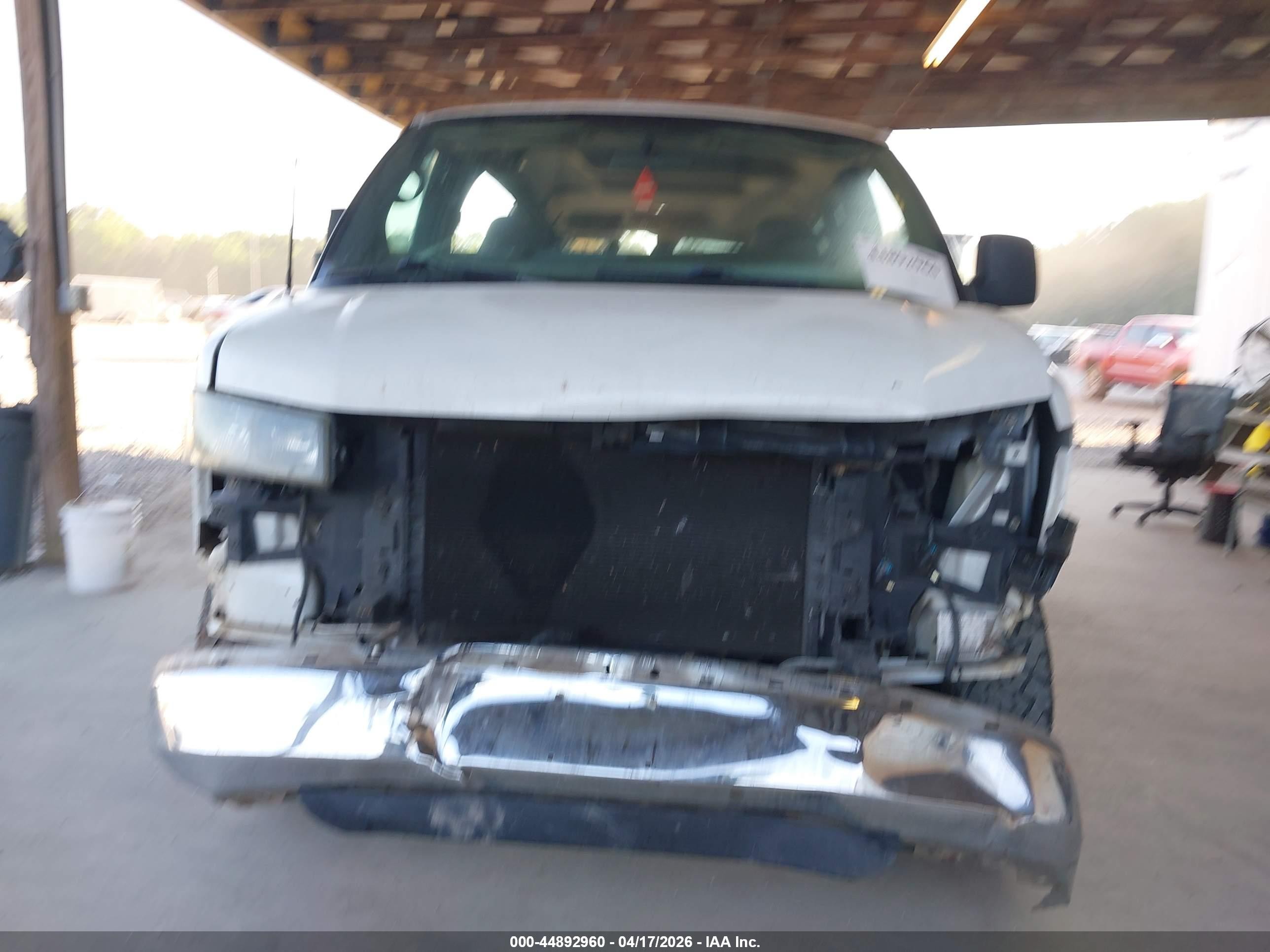 2007 Chevrolet Express Ls White vin: 1GAHG35U371122733