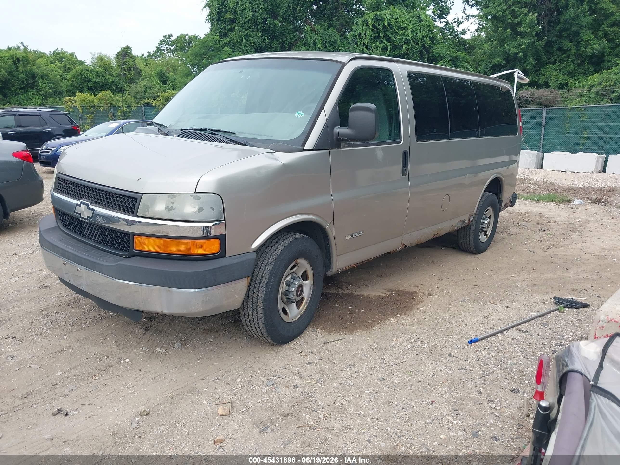 2003 Chevrolet Express   Gold vin: 1GAHG35U731229875