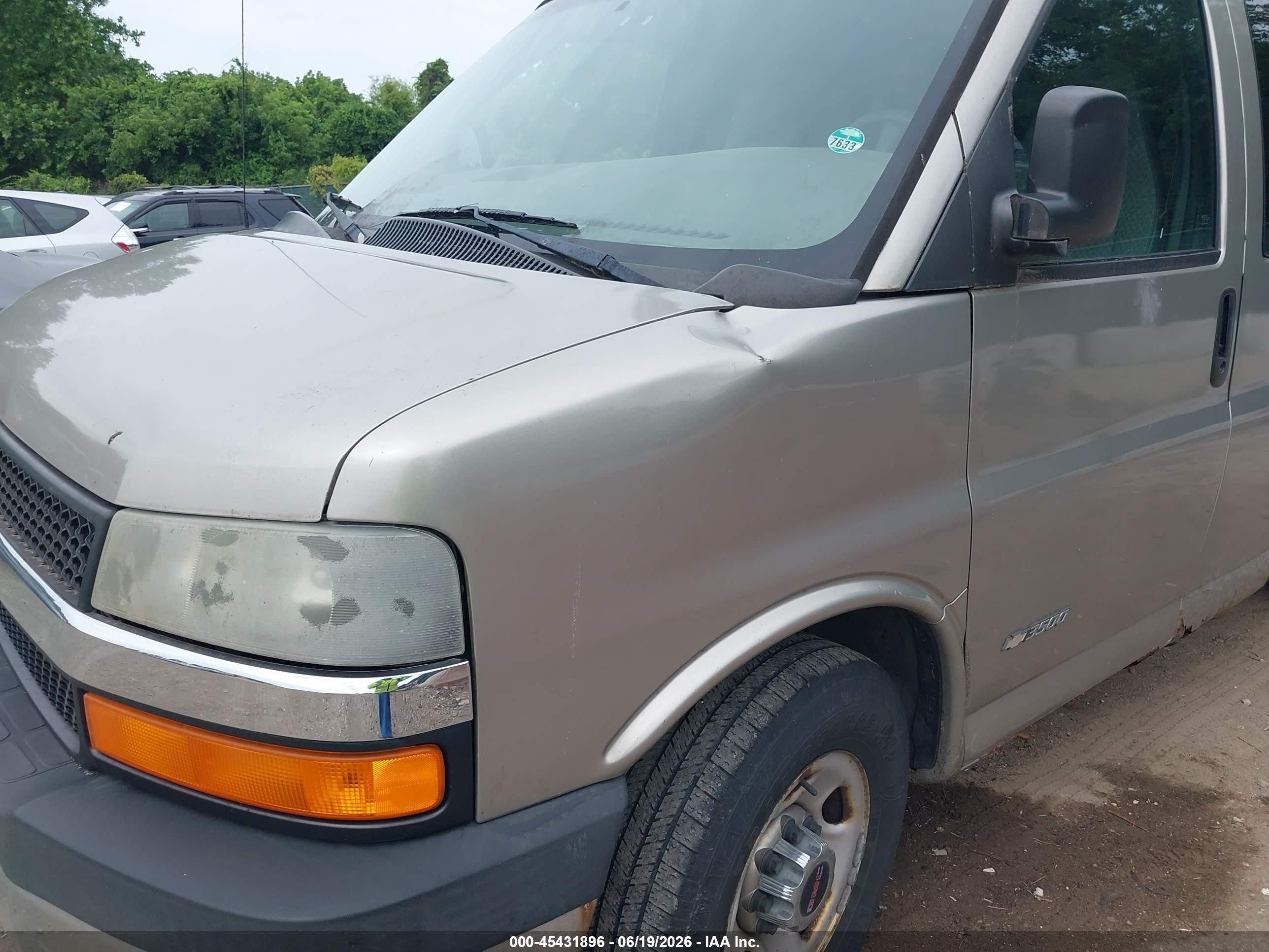 2003 Chevrolet Express   Gold vin: 1GAHG35U731229875