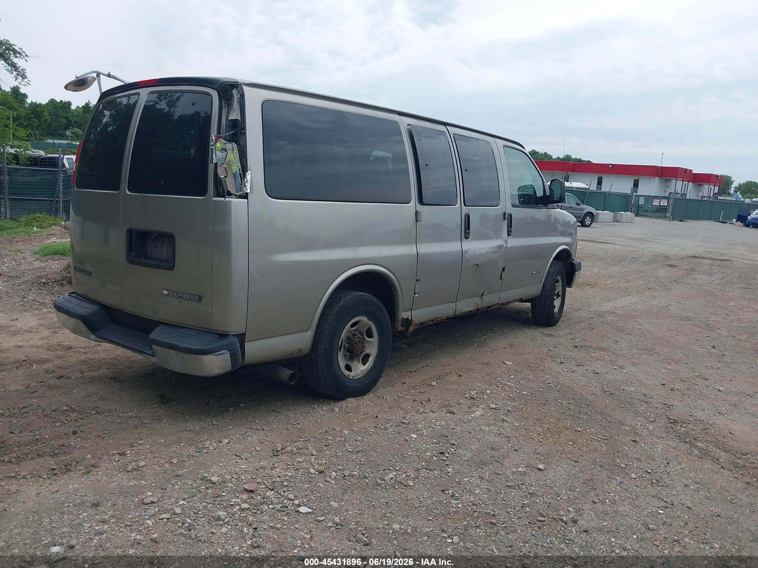 2003 Chevrolet Express   Gold vin: 1GAHG35U731229875