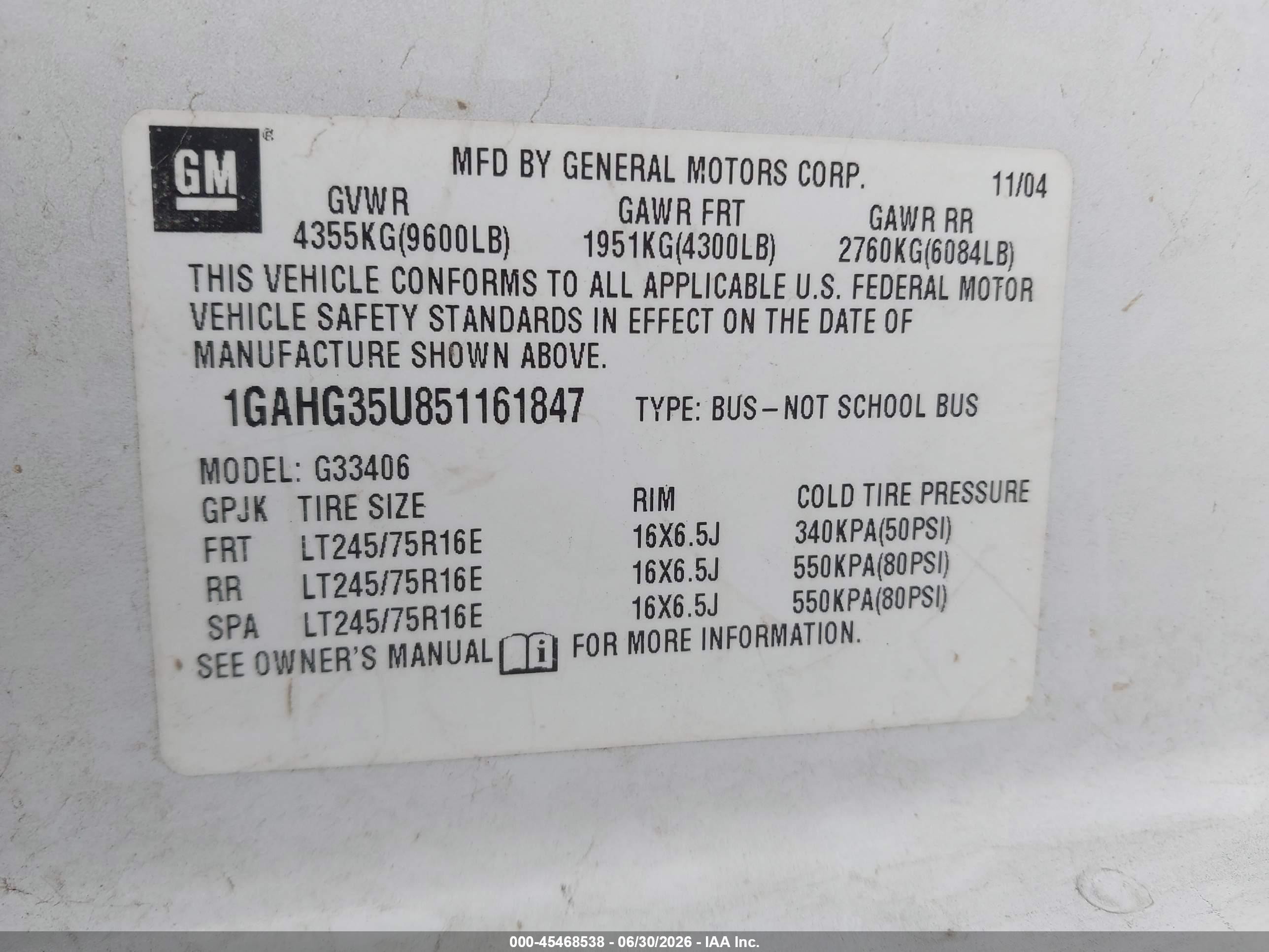 2005 Chevrolet Express Passenger   White vin: 1GAHG35U851161847