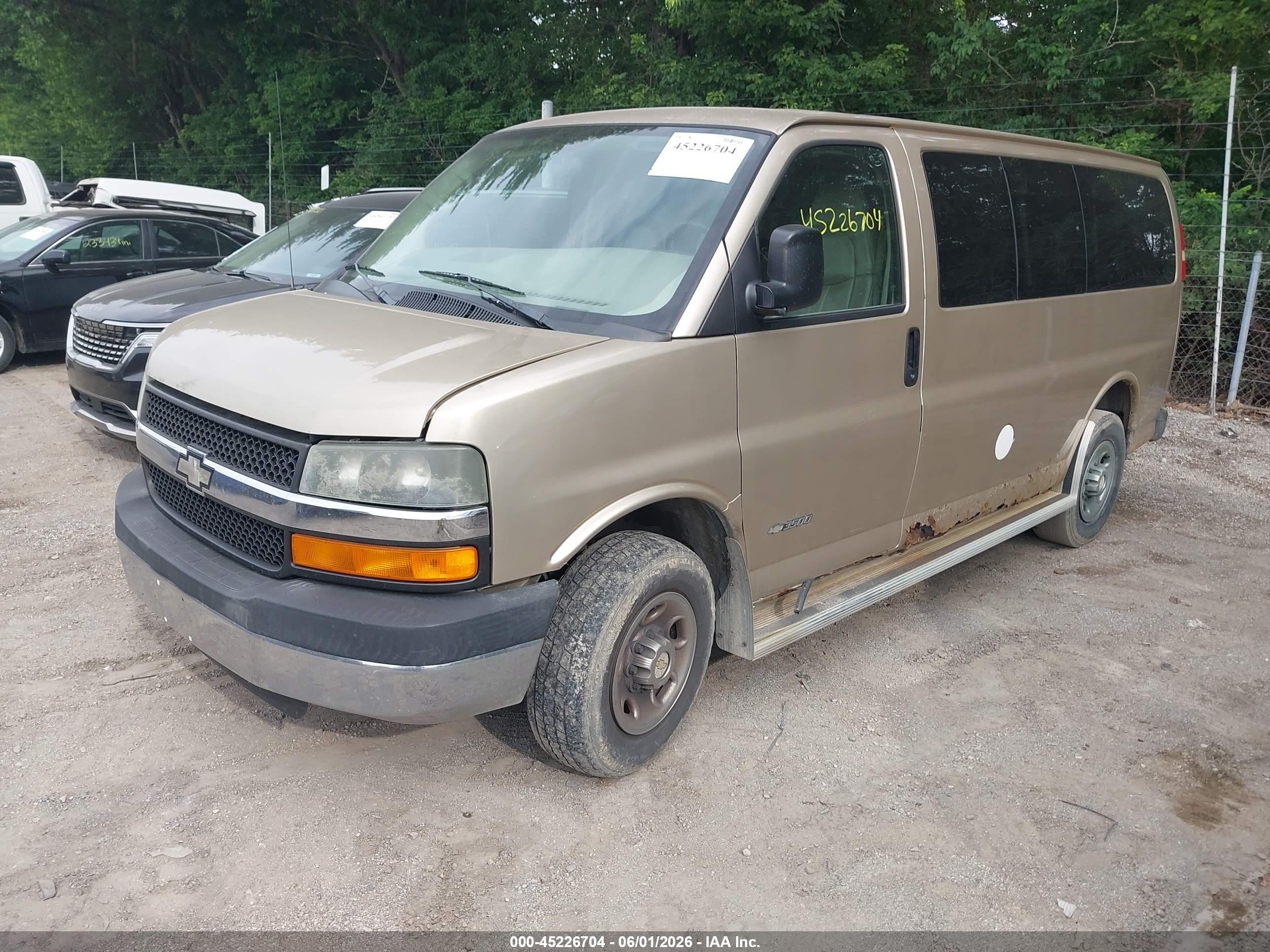 2005 Chevrolet Express   Gold vin: 1GAHG35UX51267670