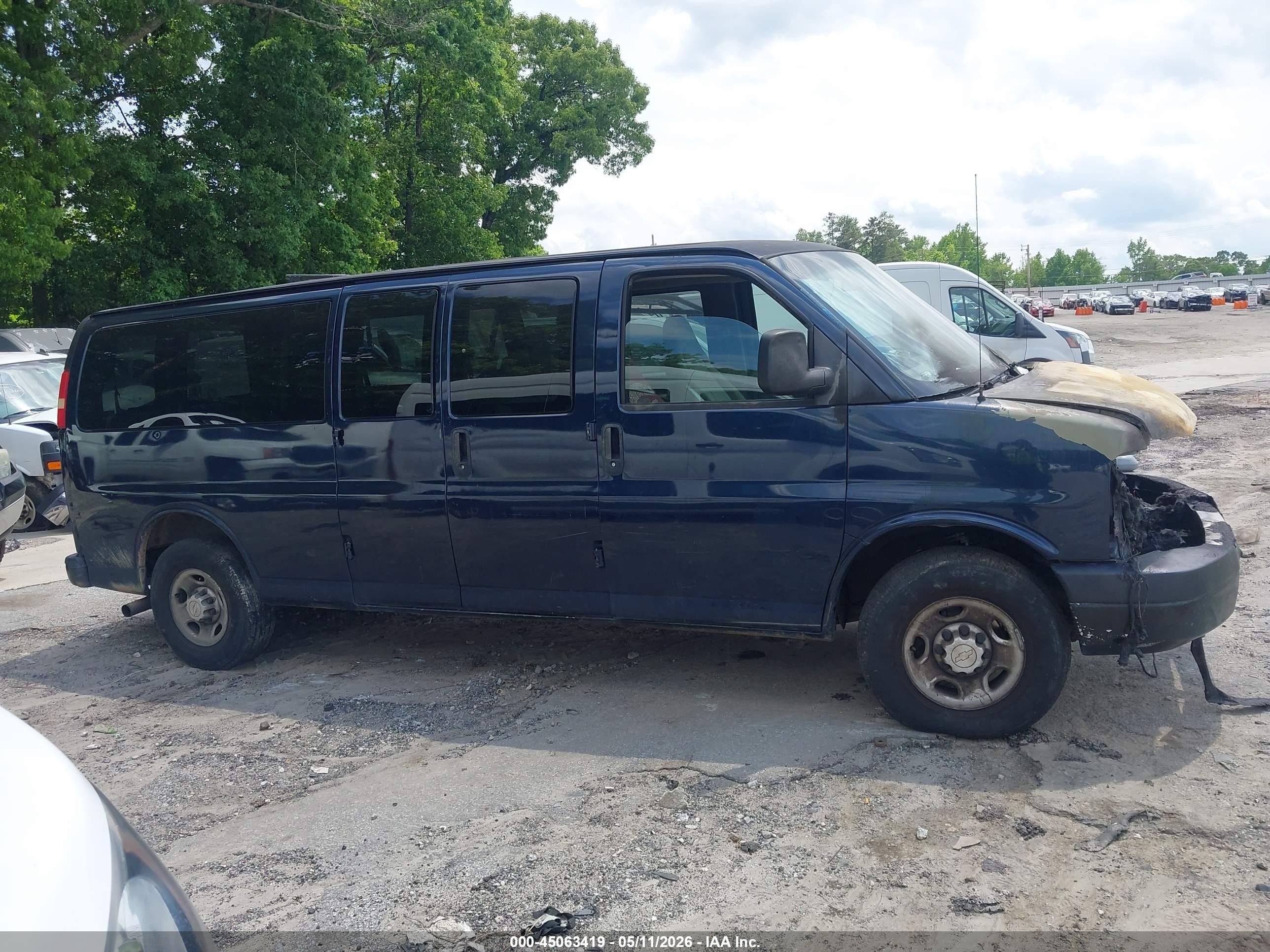2009 Chevrolet Express 3500 Ls Blue vin: 1GAHG39K091161890