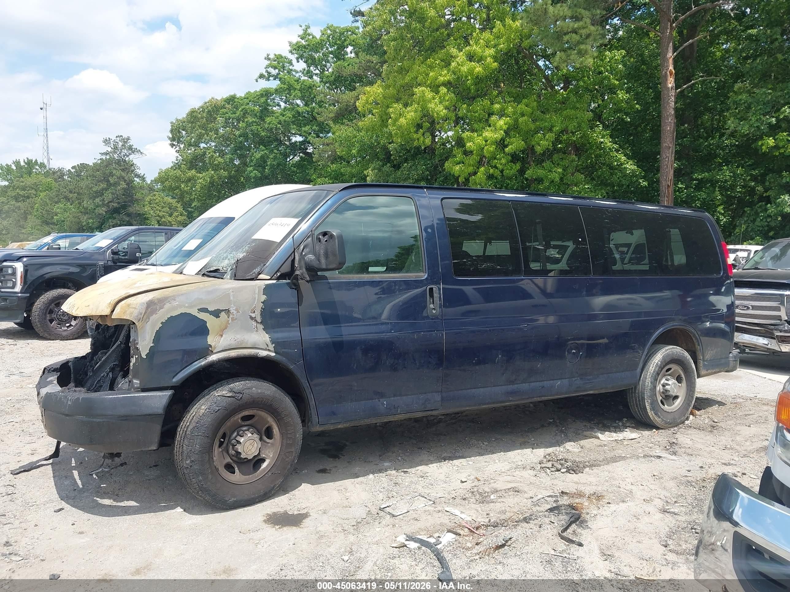 2009 Chevrolet Express 3500 Ls Blue vin: 1GAHG39K091161890