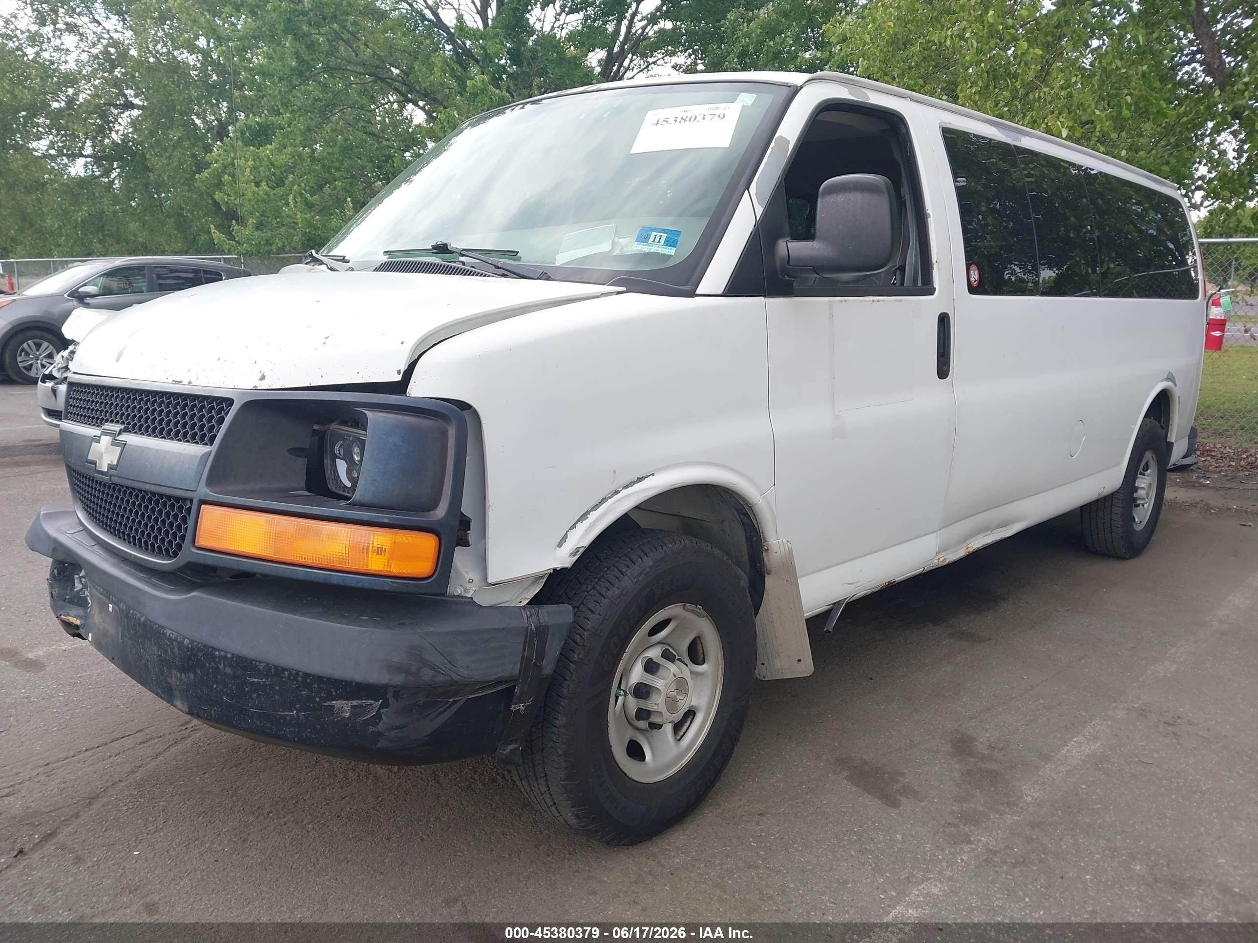 2008 Chevrolet Express Passenger Ls Белый vin: 1GAHG39K681226918