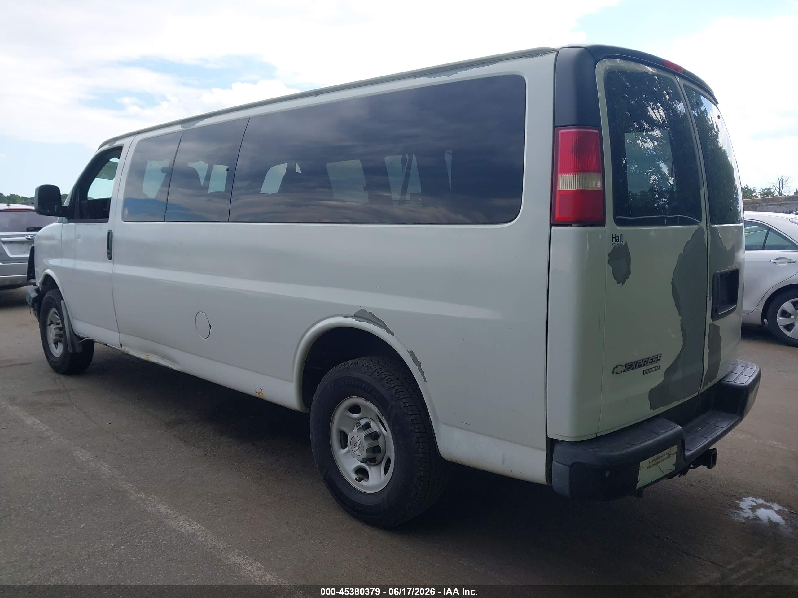 2008 Chevrolet Express Passenger Ls Белый vin: 1GAHG39K681226918