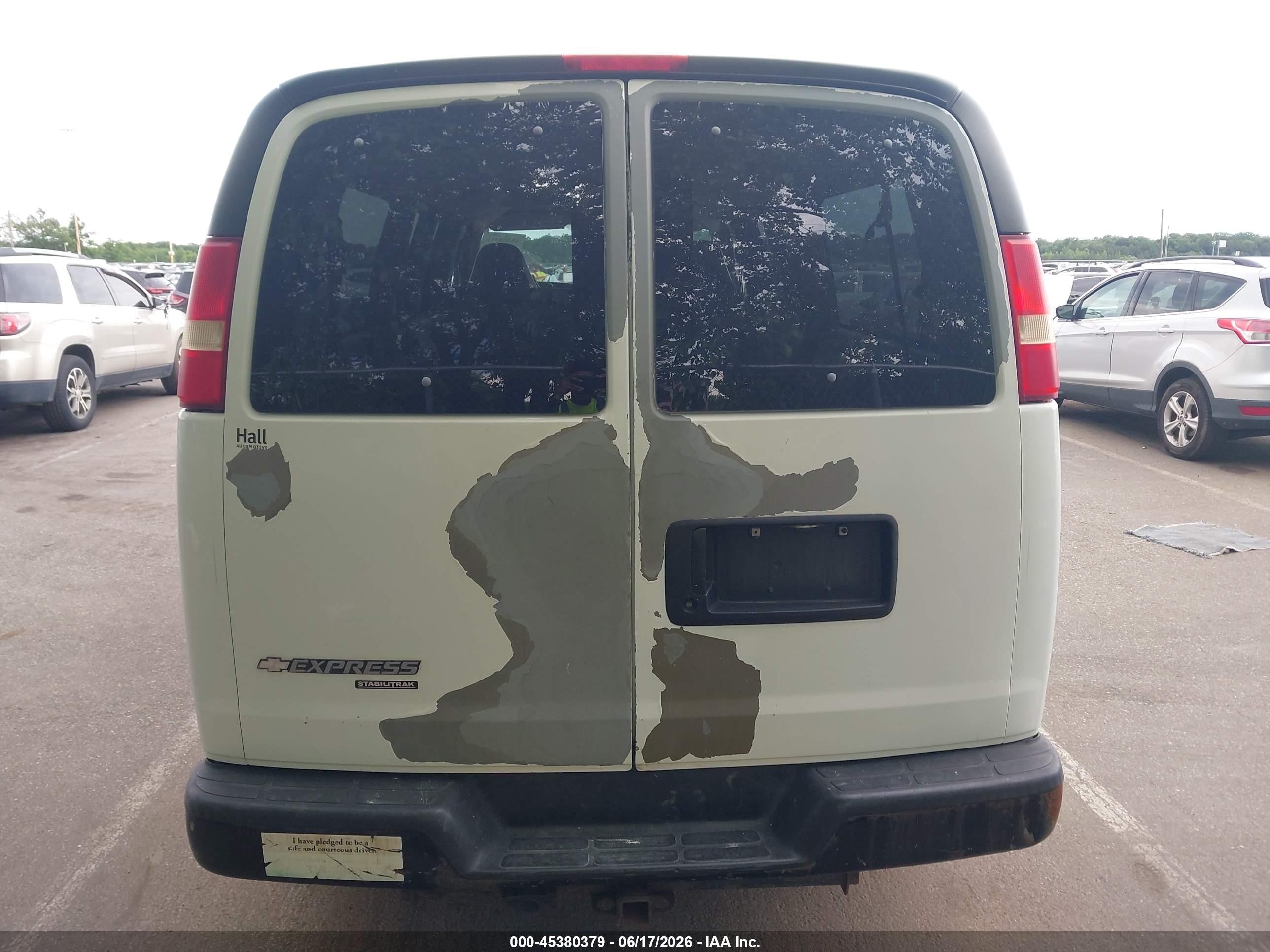 2008 Chevrolet Express Passenger Ls Белый vin: 1GAHG39K681226918