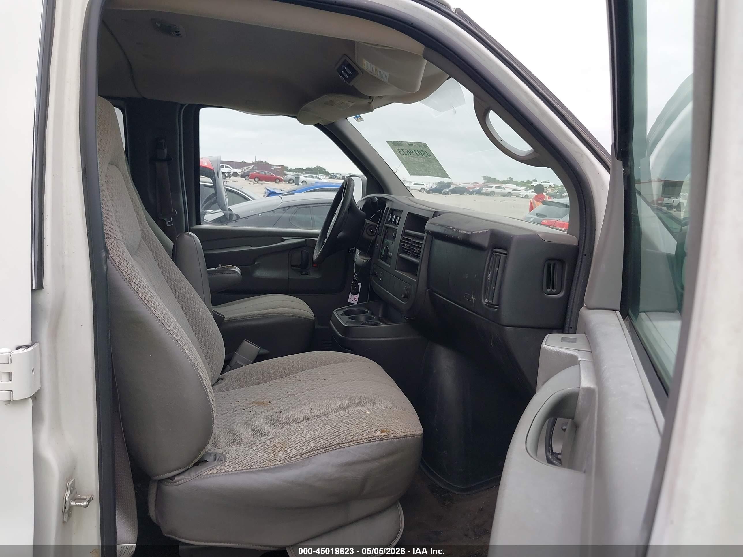 2008 Chevrolet Express Ls White vin: 1GAHG39K781233036