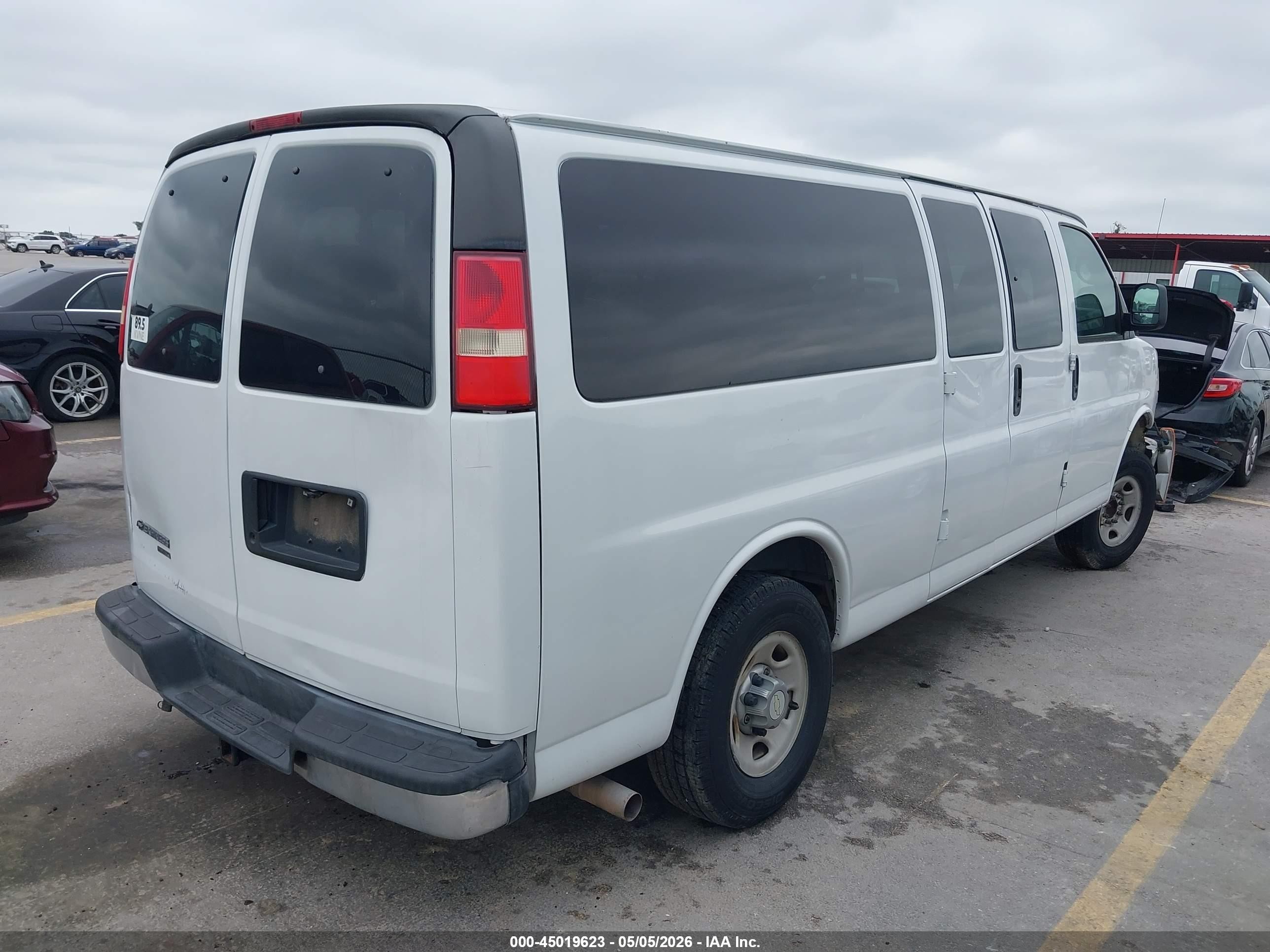 2008 Chevrolet Express Ls White vin: 1GAHG39K781233036