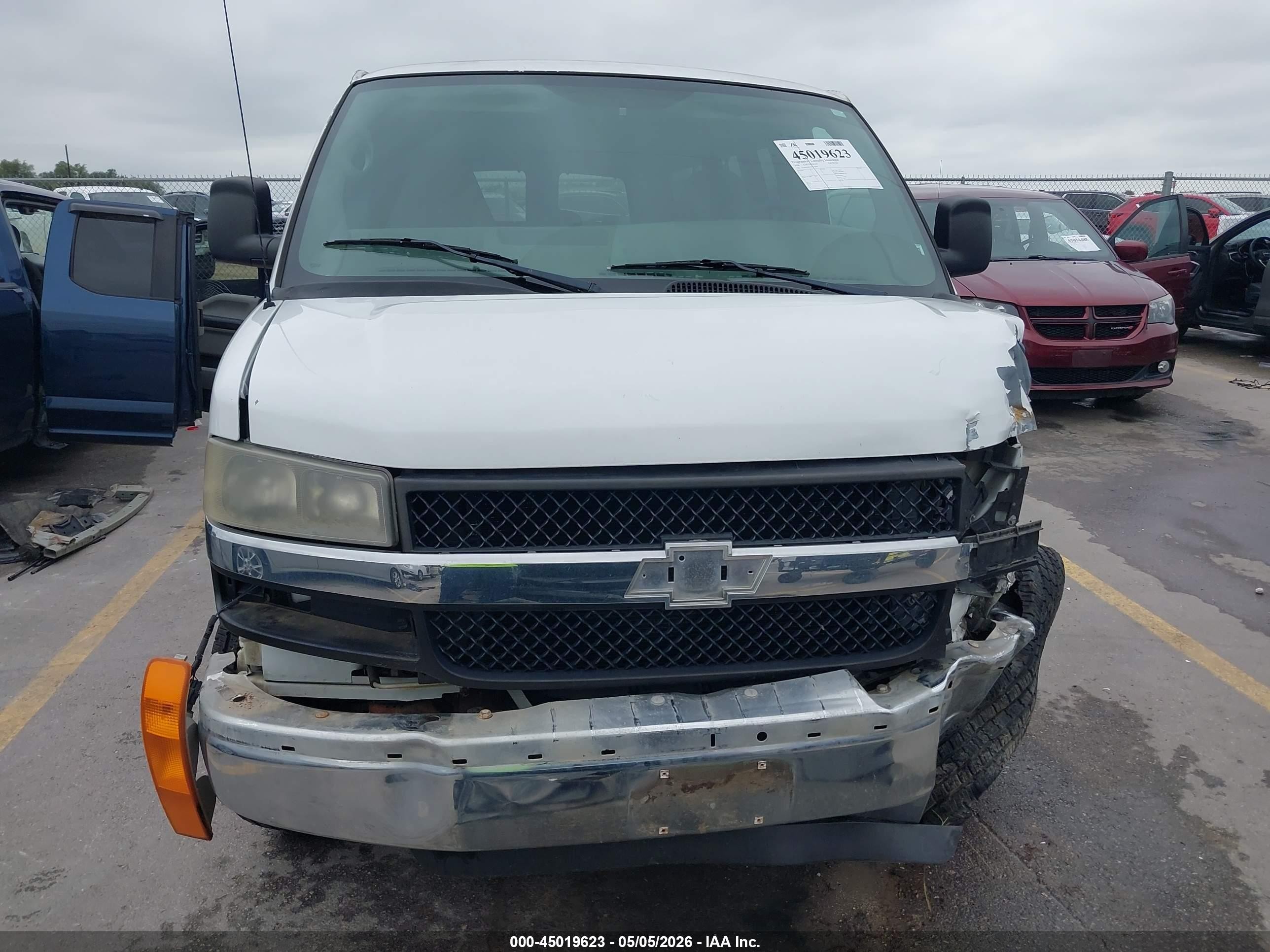 2008 Chevrolet Express Ls White vin: 1GAHG39K781233036