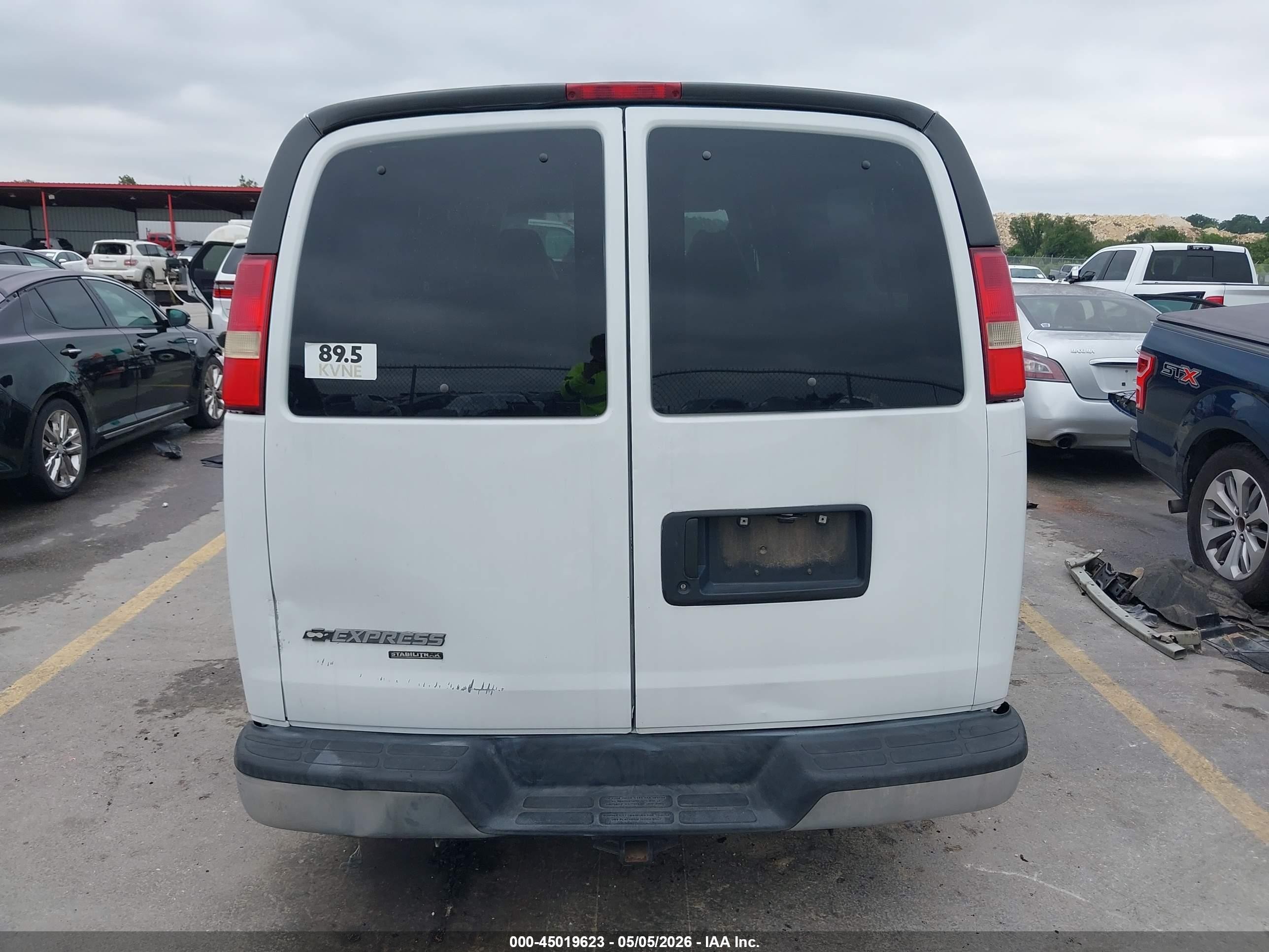 2008 Chevrolet Express Ls White vin: 1GAHG39K781233036
