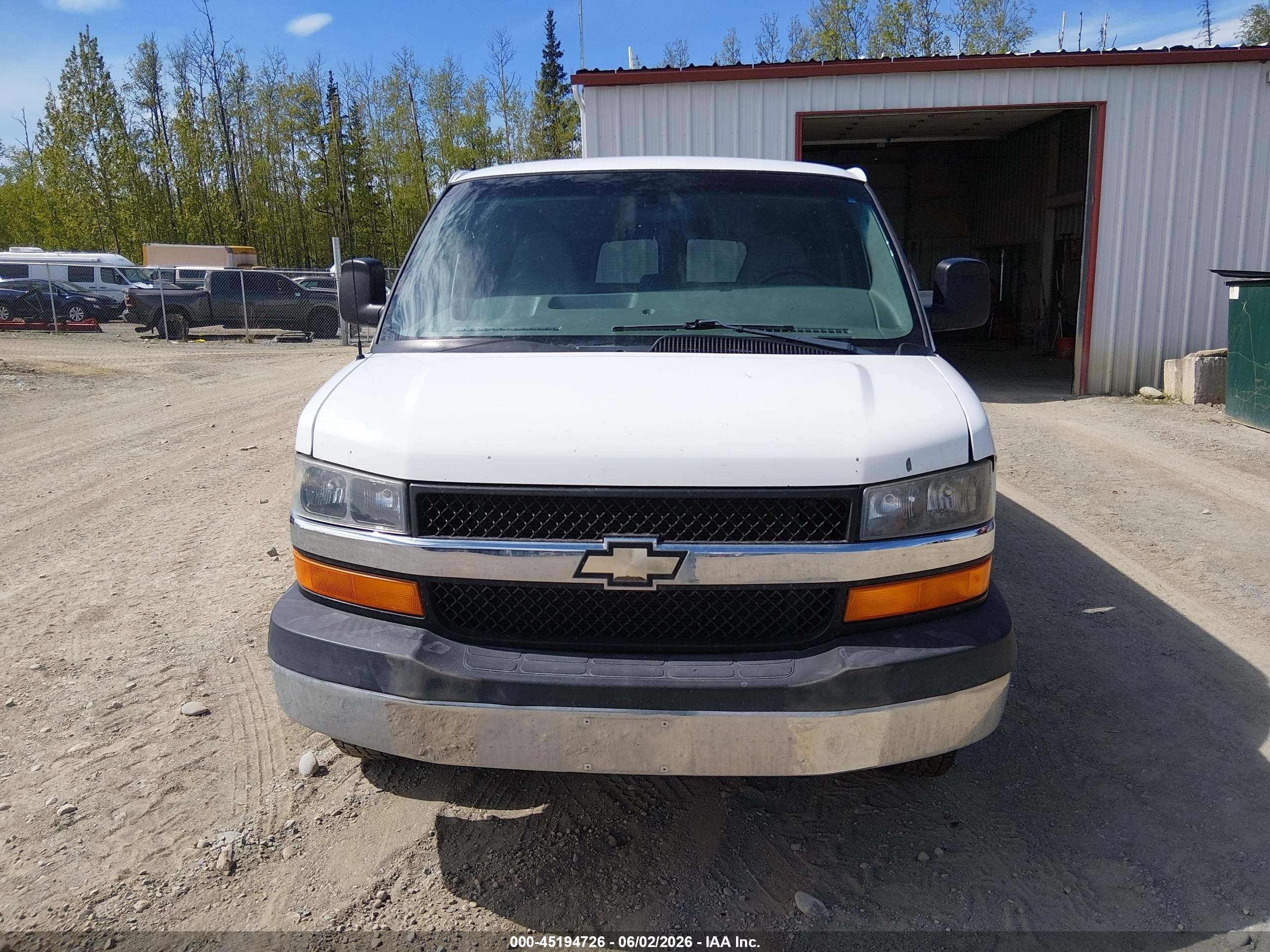 2009 Chevrolet Express 3500 Ls White vin: 1GAHG39K791173468
