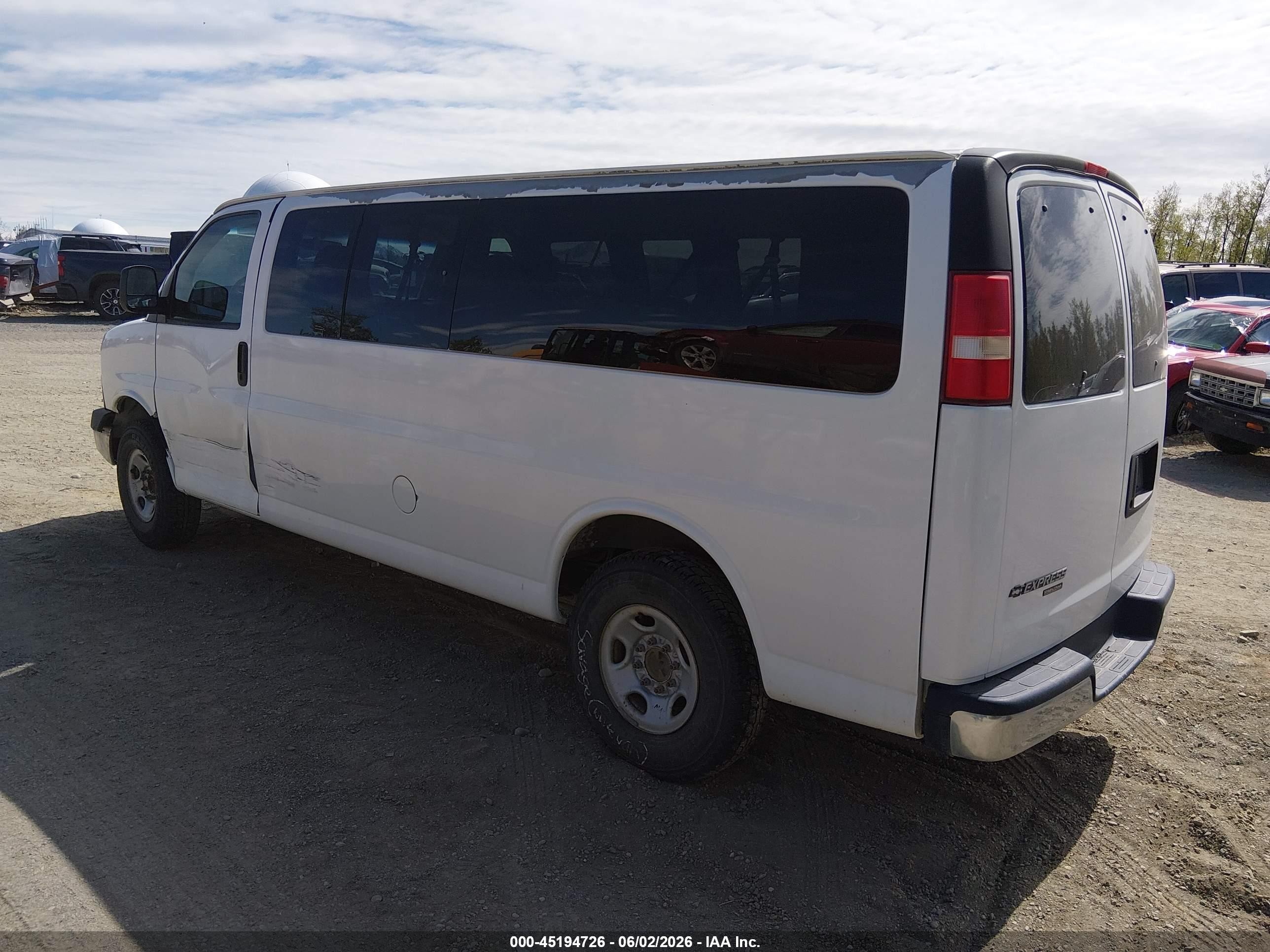 2009 Chevrolet Express 3500 Ls White vin: 1GAHG39K791173468