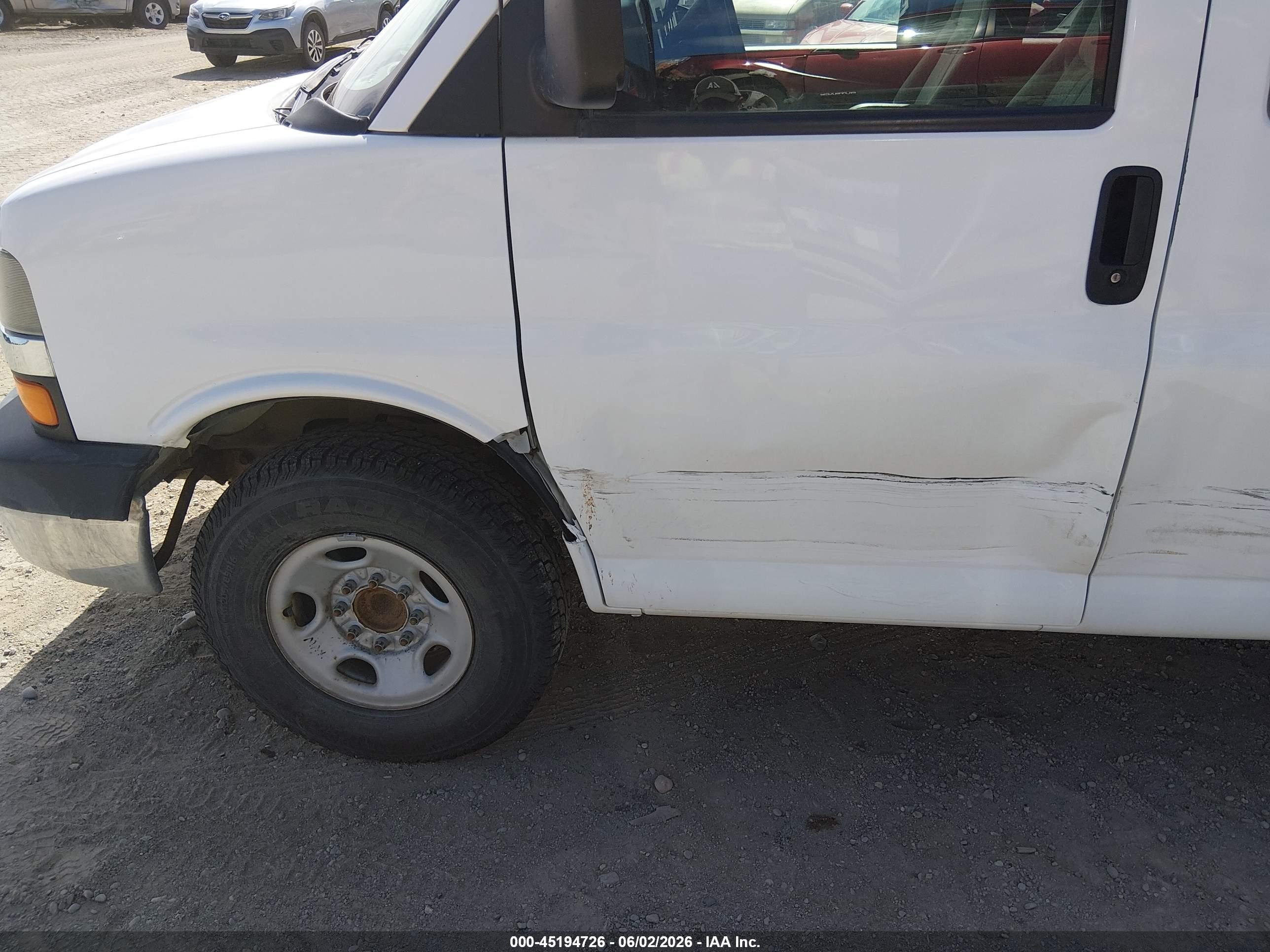 2009 Chevrolet Express 3500 Ls White vin: 1GAHG39K791173468