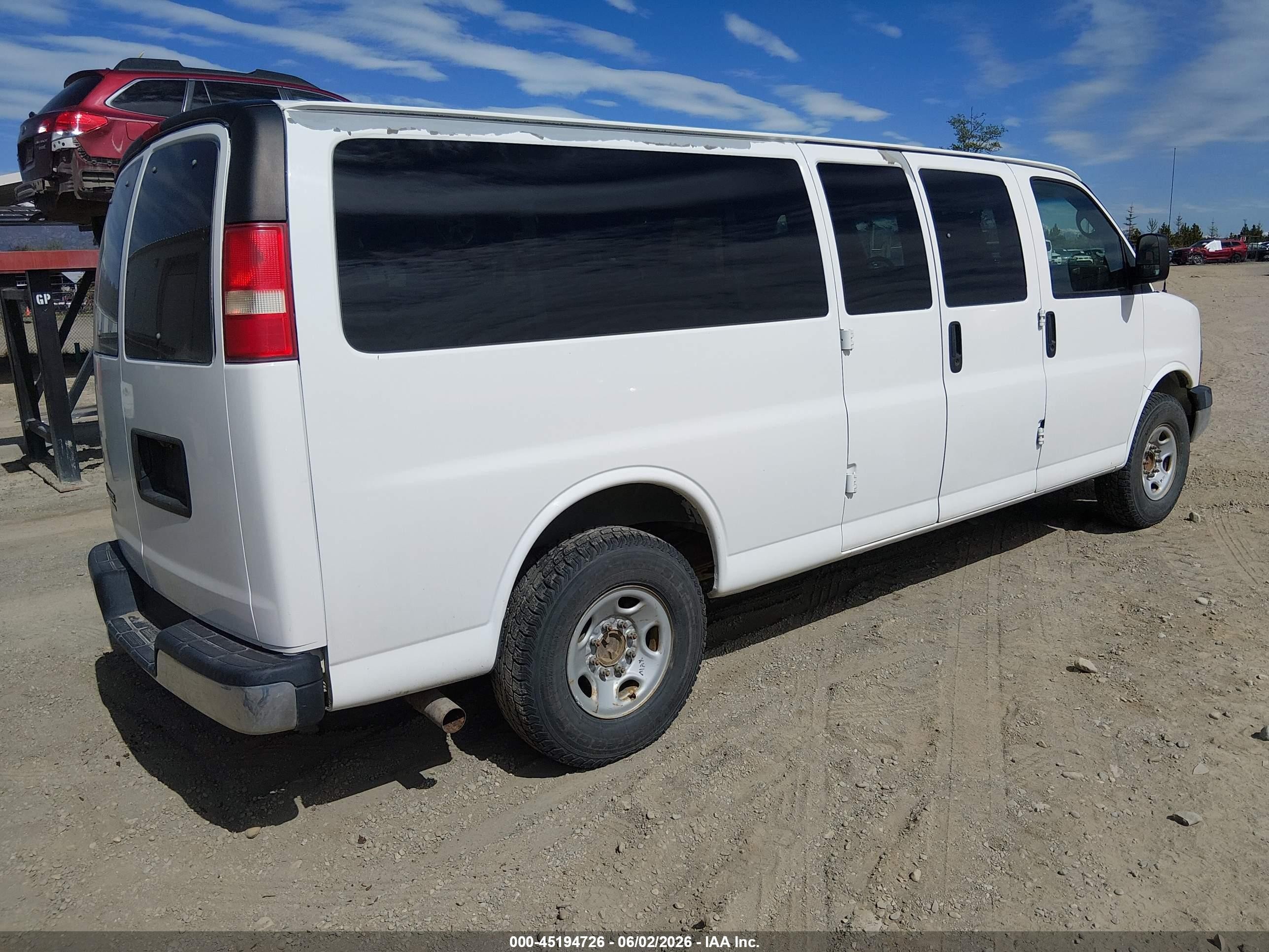 2009 Chevrolet Express 3500 Ls White vin: 1GAHG39K791173468