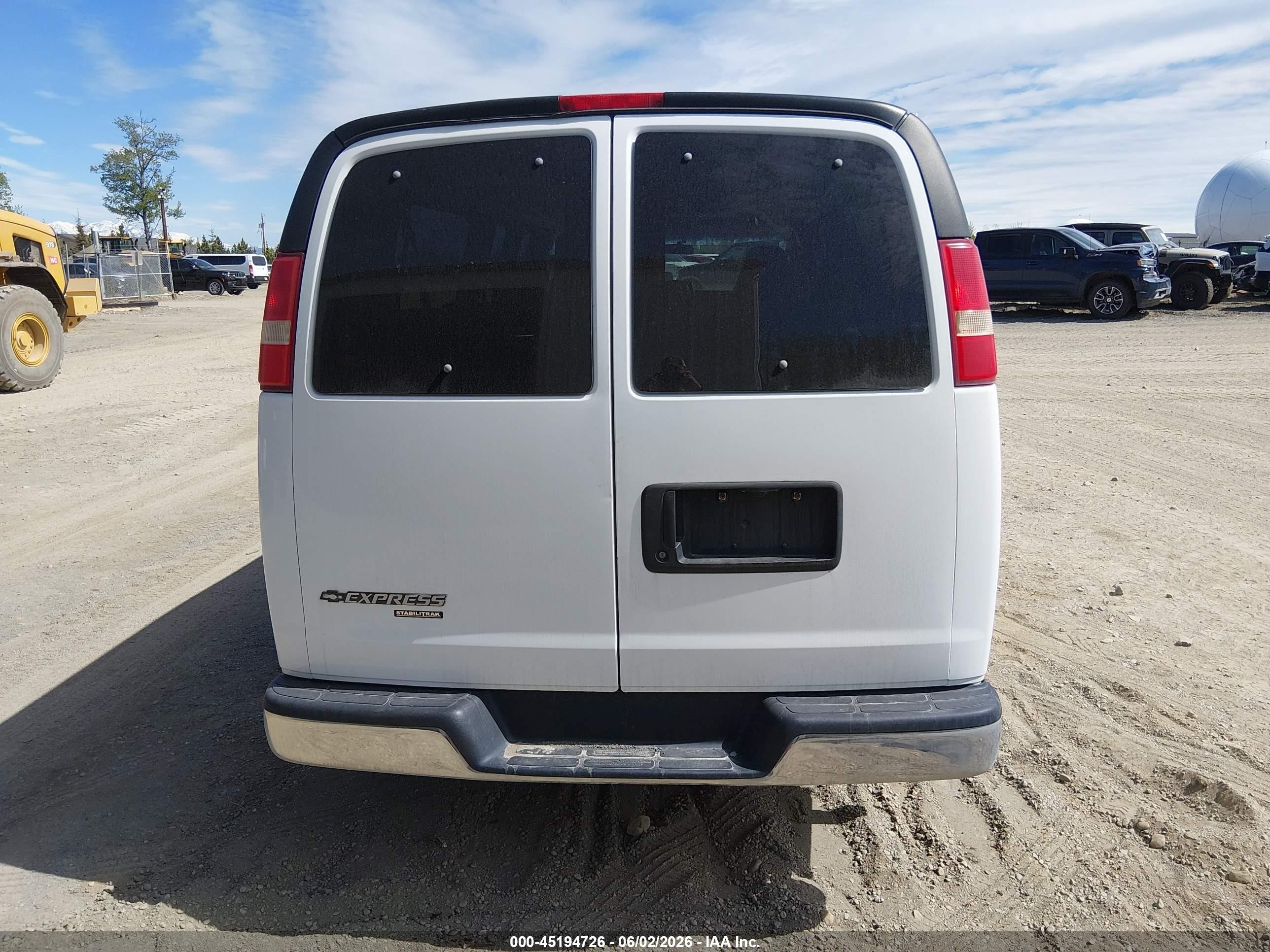 2009 Chevrolet Express 3500 Ls White vin: 1GAHG39K791173468