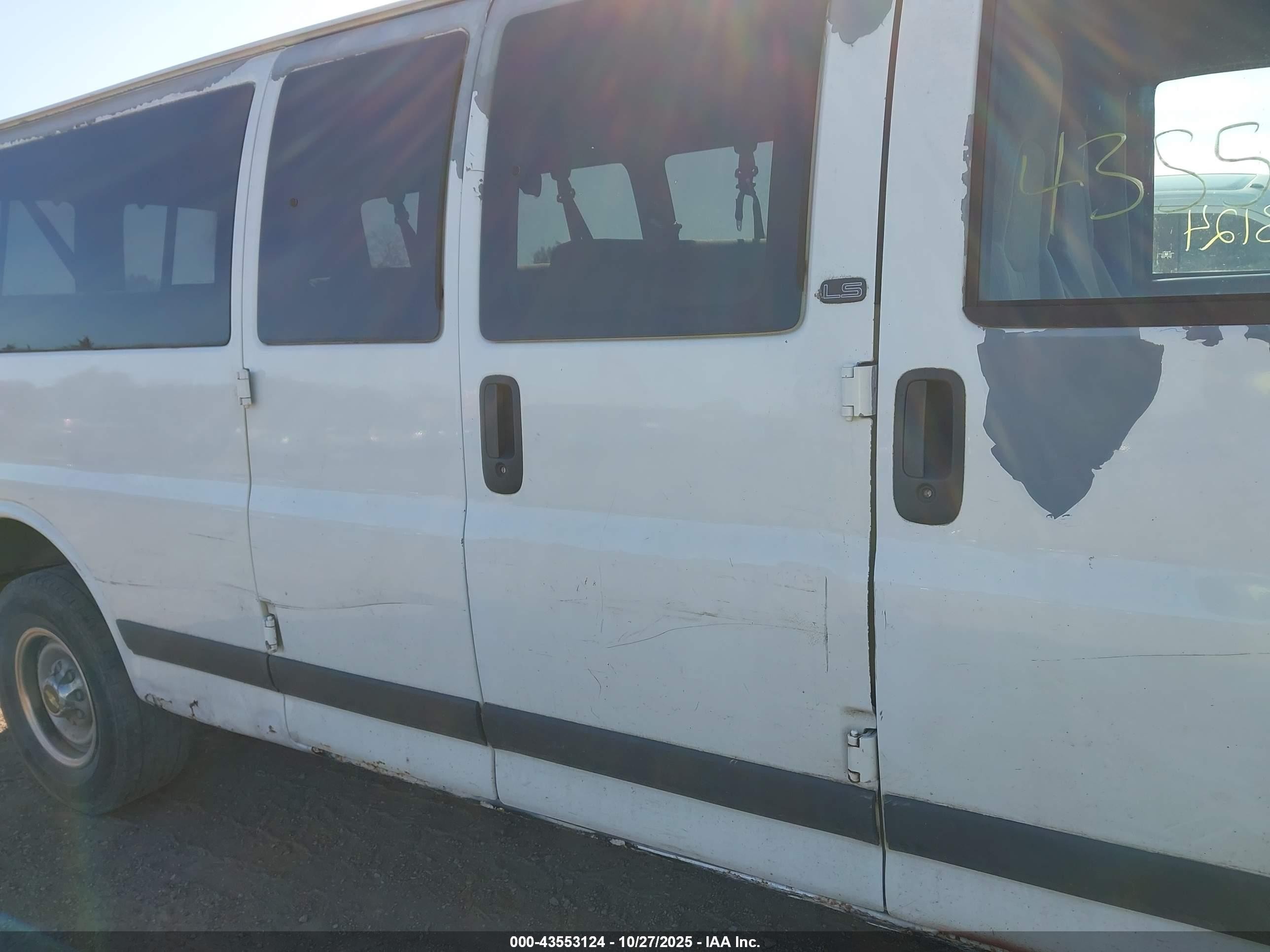 1999 Chevrolet Express   White vin: 1GAHG39R0X1134666
