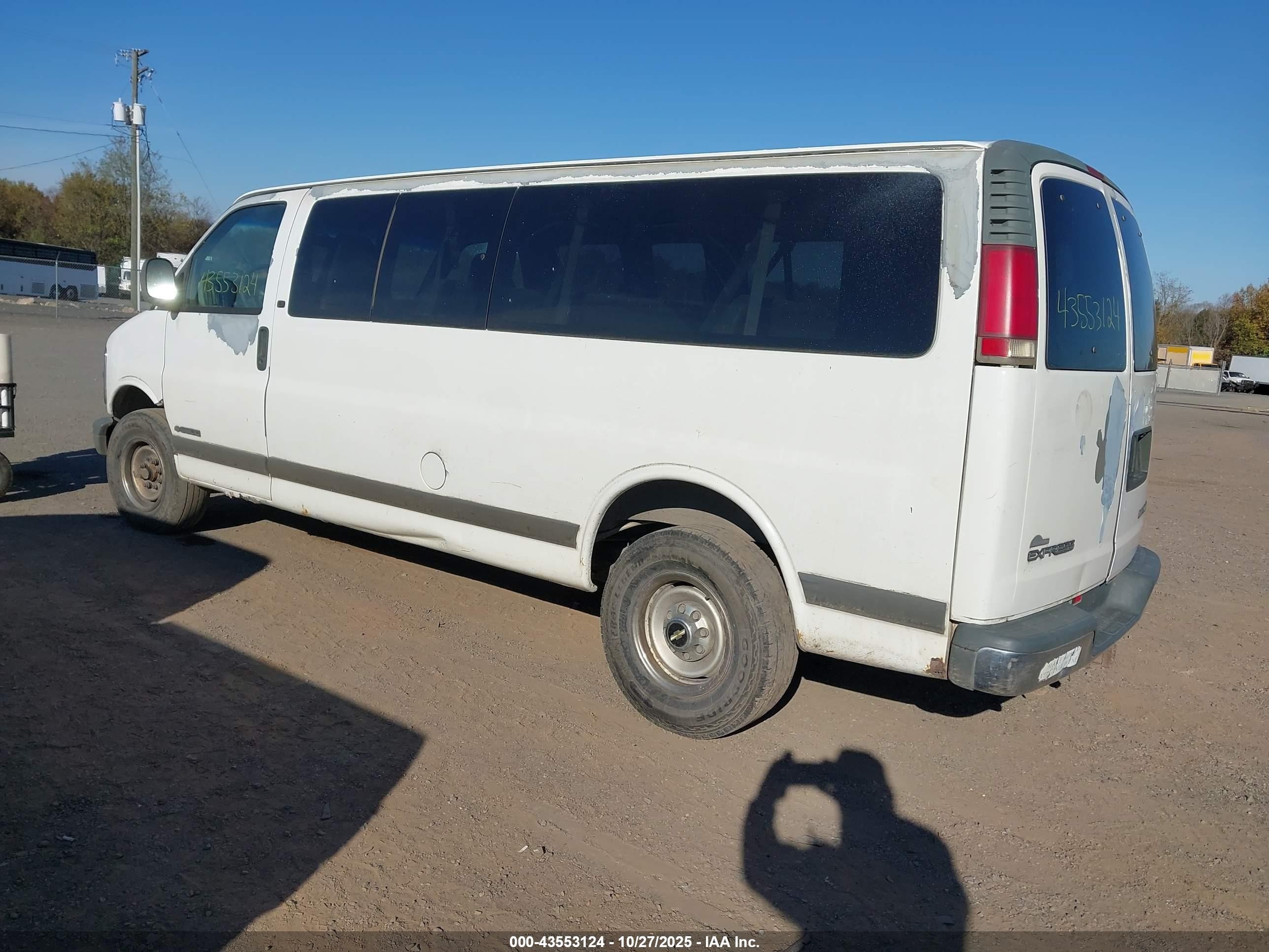 1999 Chevrolet Express   White vin: 1GAHG39R0X1134666