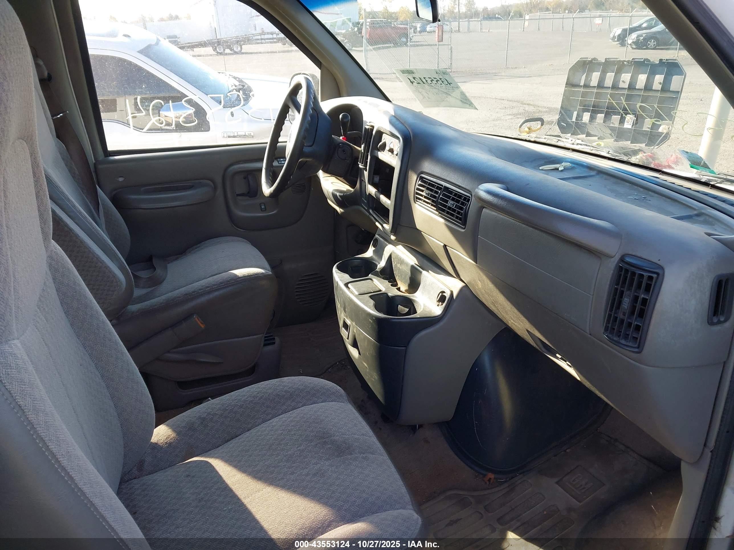 1999 Chevrolet Express   White vin: 1GAHG39R0X1134666