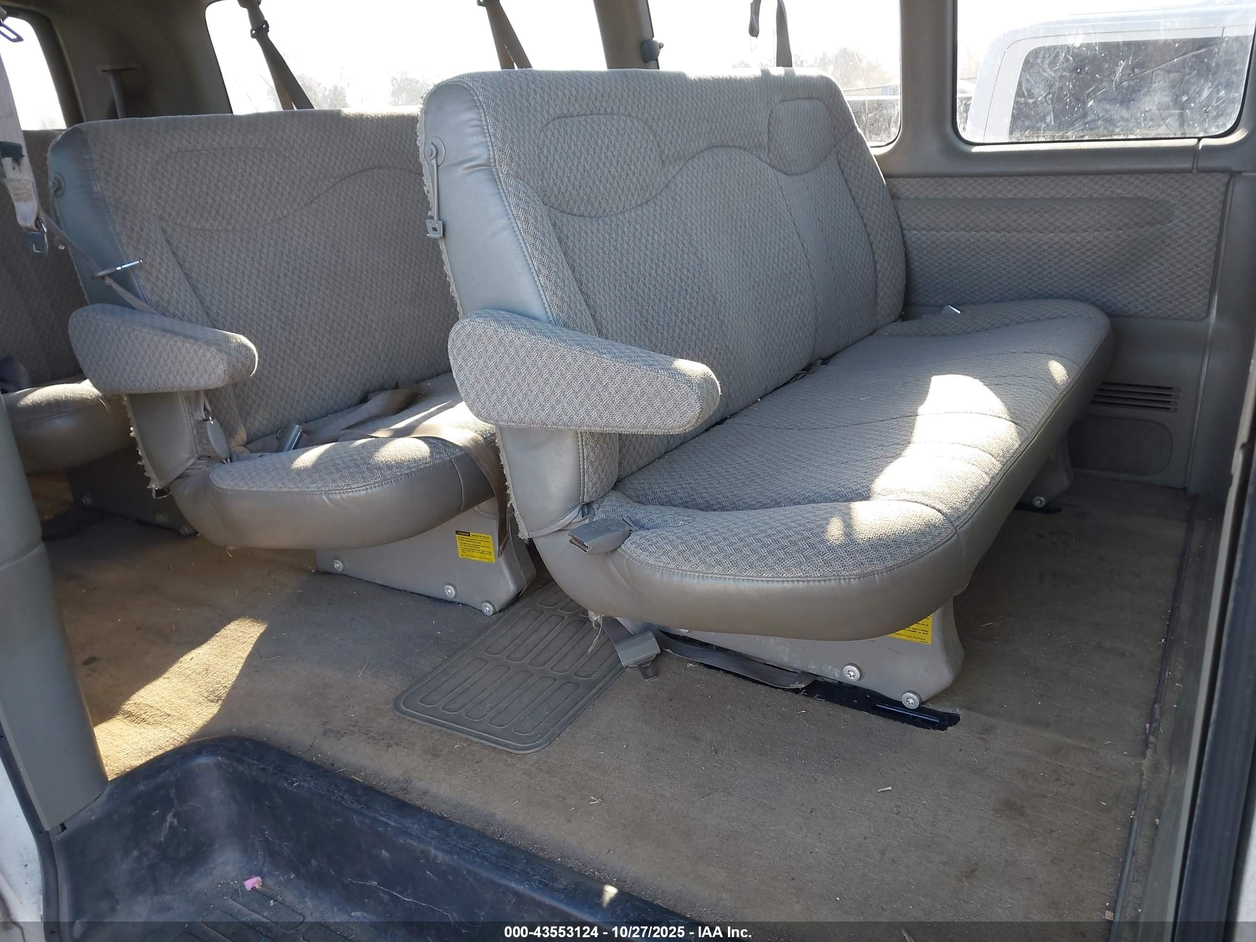 1999 Chevrolet Express   White vin: 1GAHG39R0X1134666