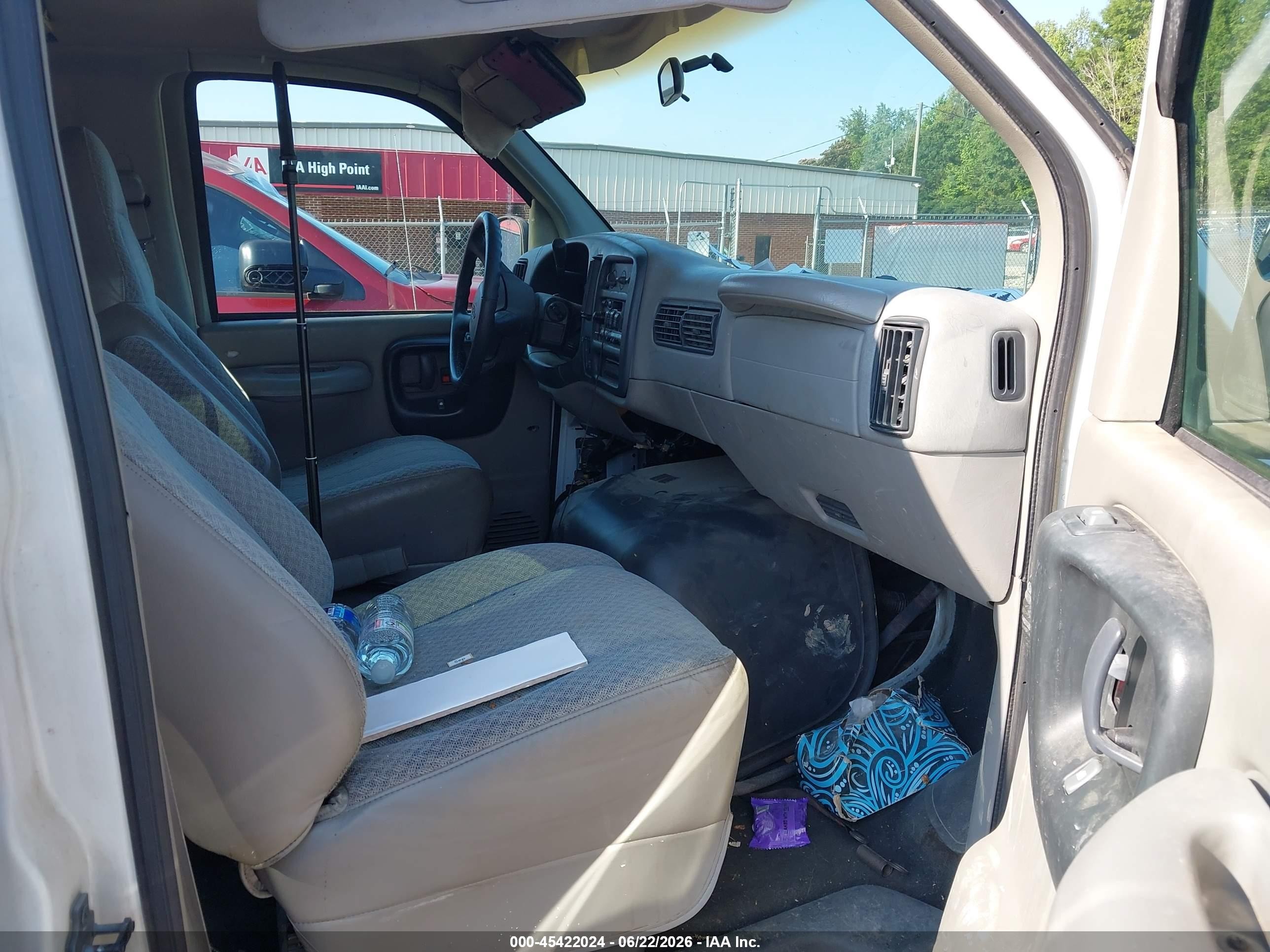 1998 Chevrolet Express Van G3500 White vin: 1GAHG39R1W1050211