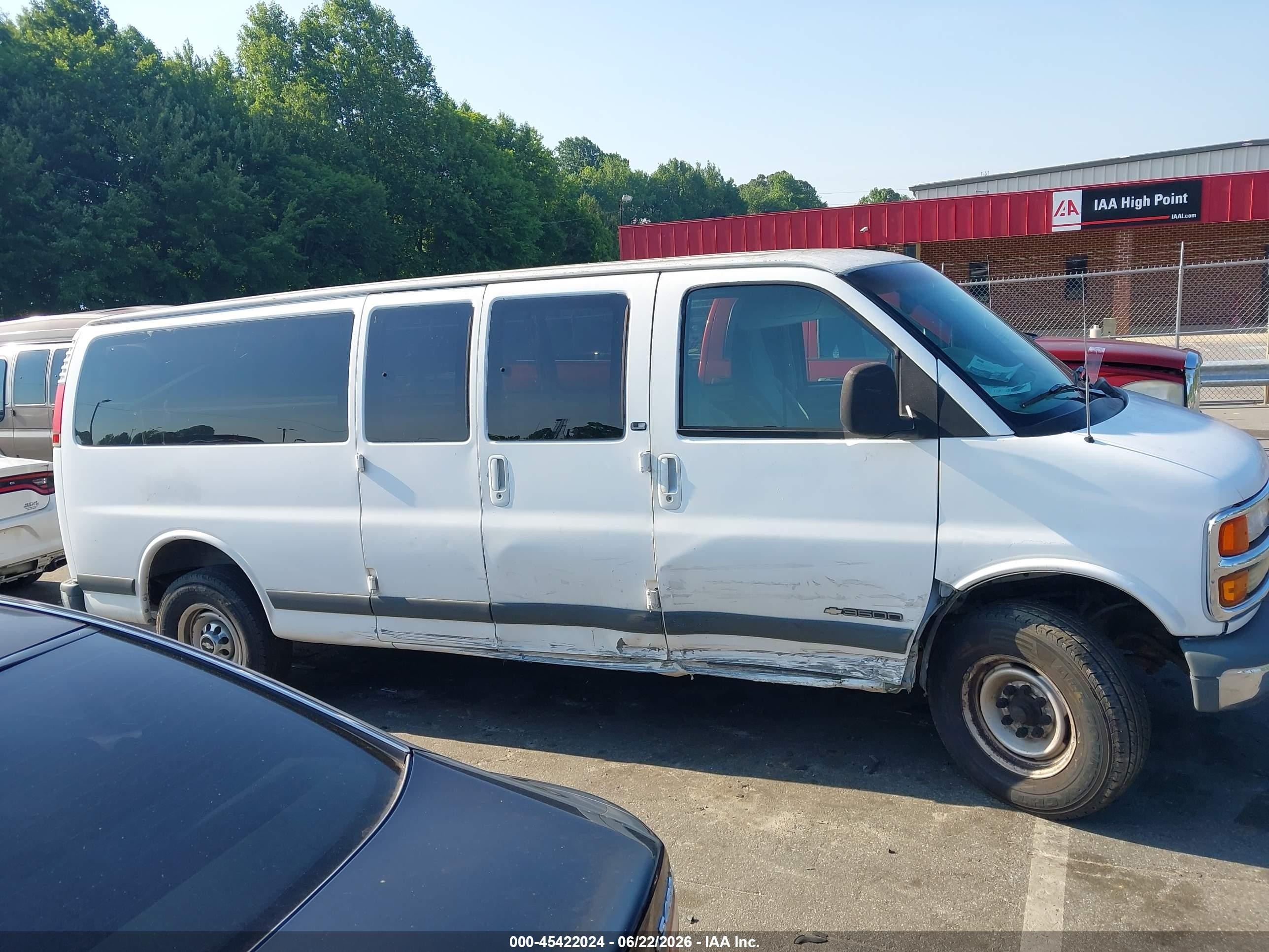 1998 Chevrolet Express Van G3500 White vin: 1GAHG39R1W1050211