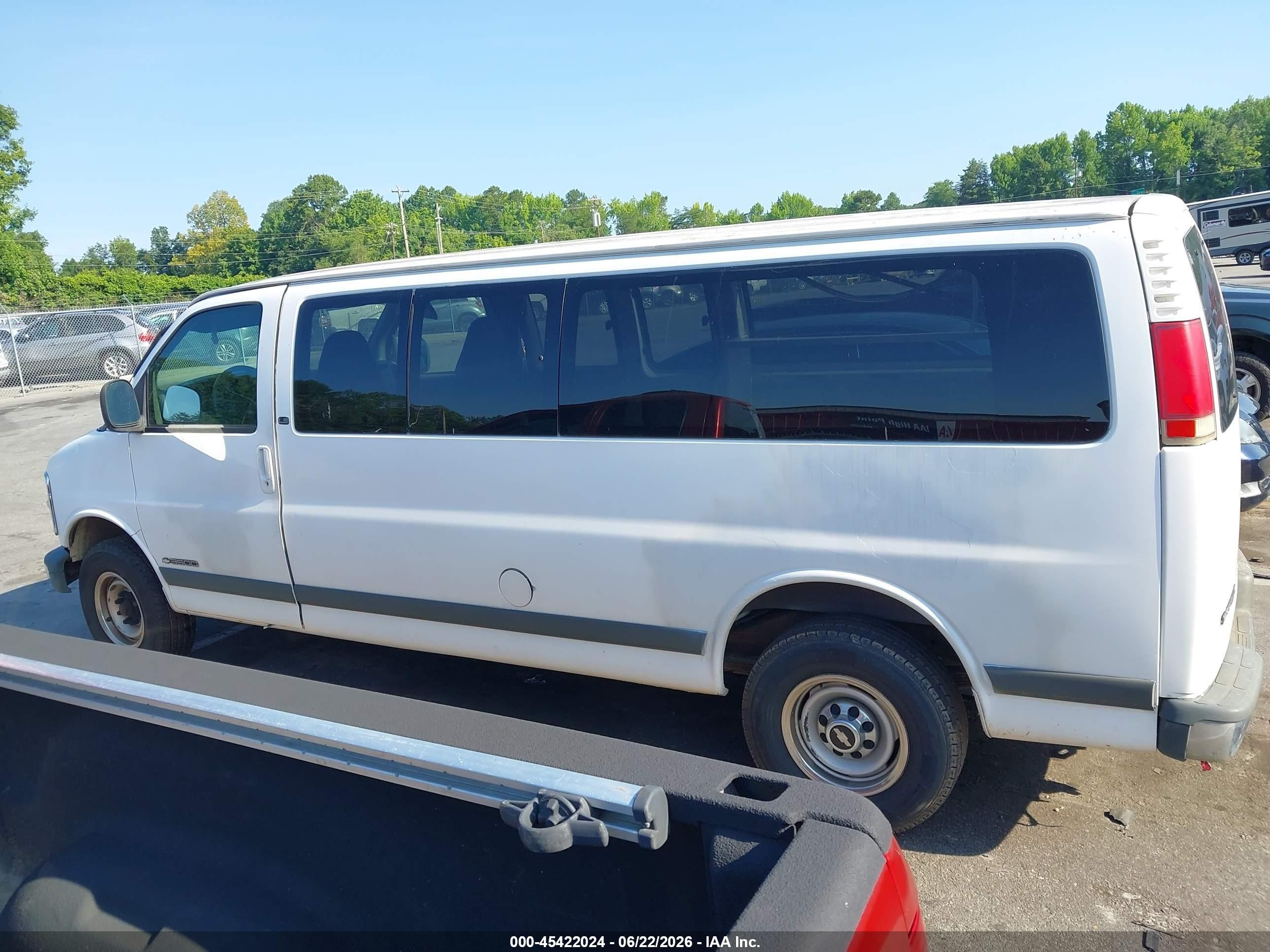 1998 Chevrolet Express Van G3500 White vin: 1GAHG39R1W1050211