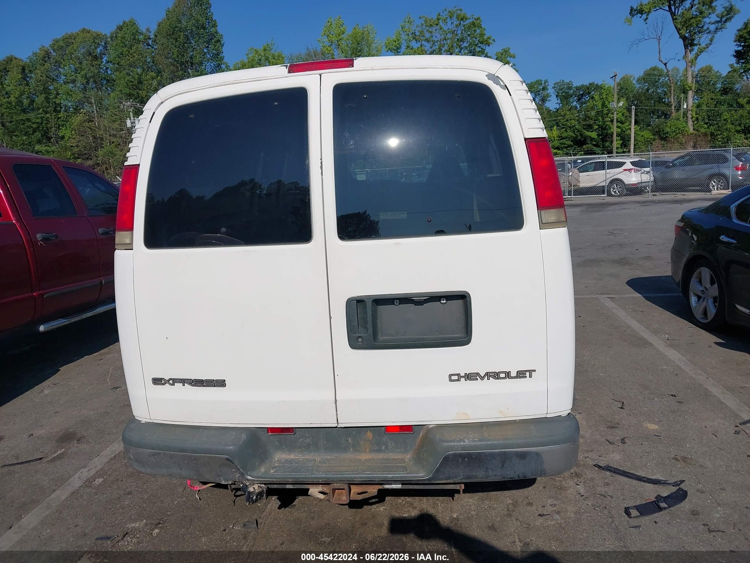 1998 Chevrolet Express Van G3500 White vin: 1GAHG39R1W1050211