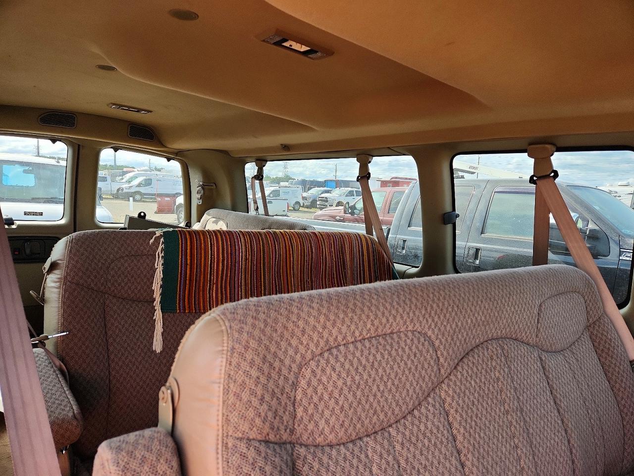 1999 Chevrolet Express G3500 Желто-коричневый vin: 1GAHG39R1X1002239