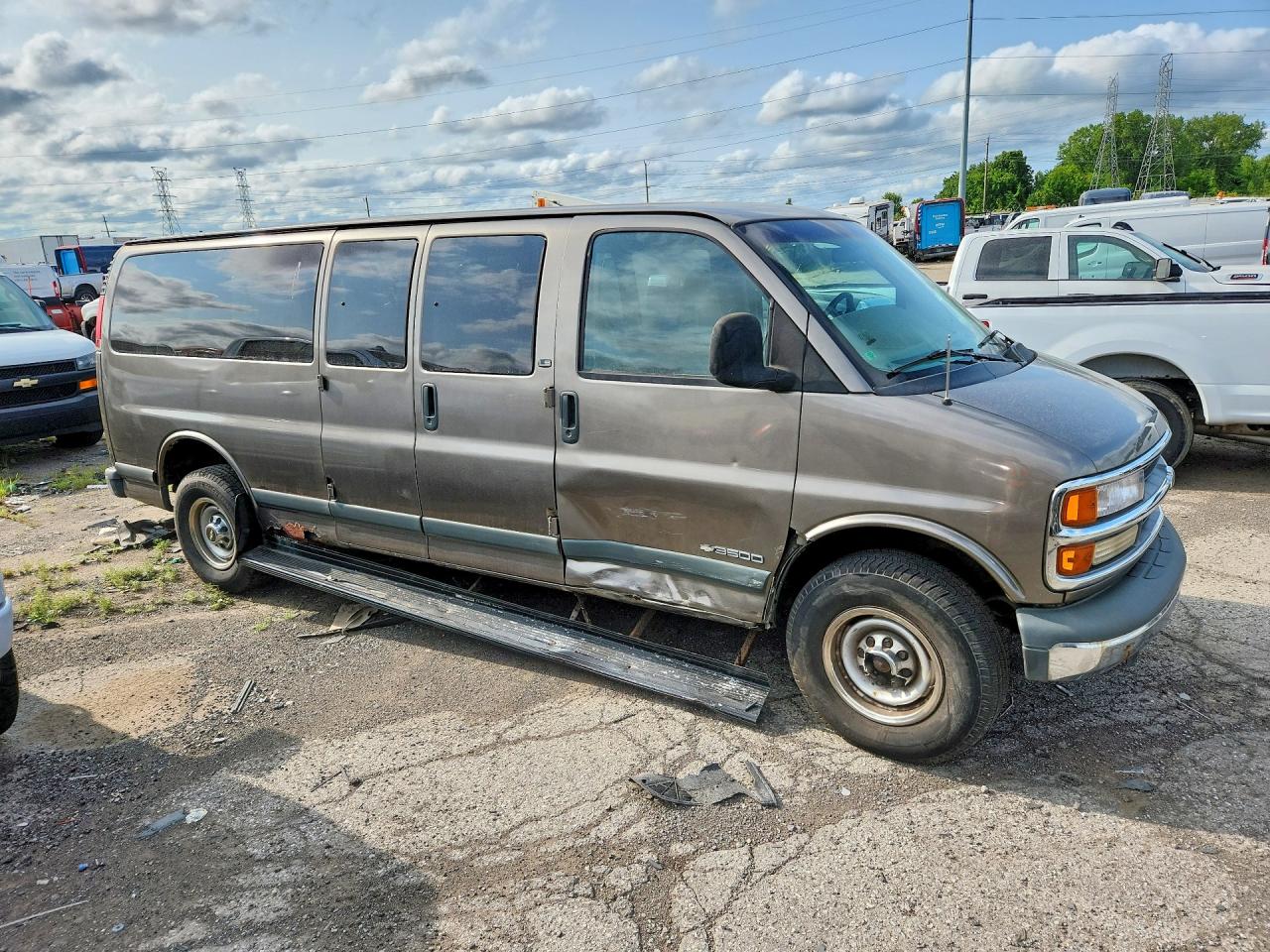 1999 Chevrolet Express G3500 Желто-коричневый vin: 1GAHG39R1X1002239