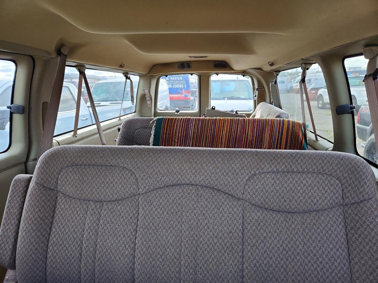 1999 Chevrolet Express G3500 Желто-коричневый vin: 1GAHG39R1X1002239