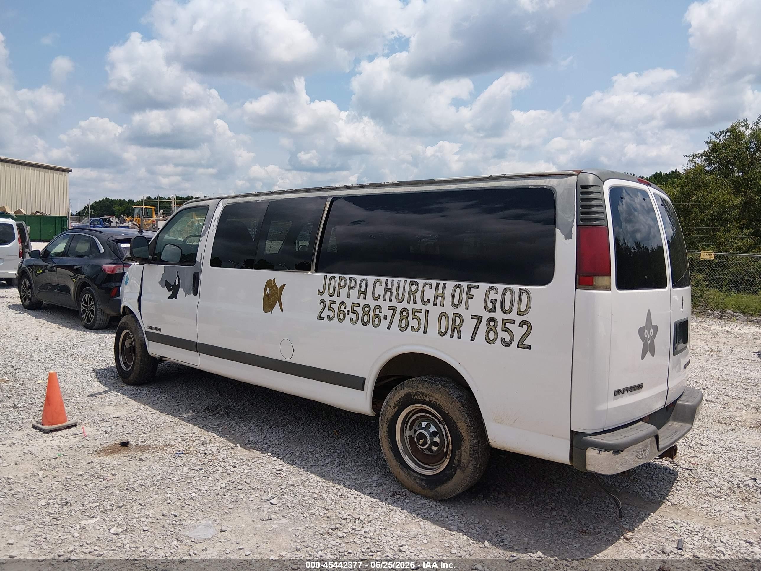 2001 Chevrolet Express   White vin: 1GAHG39R211169846
