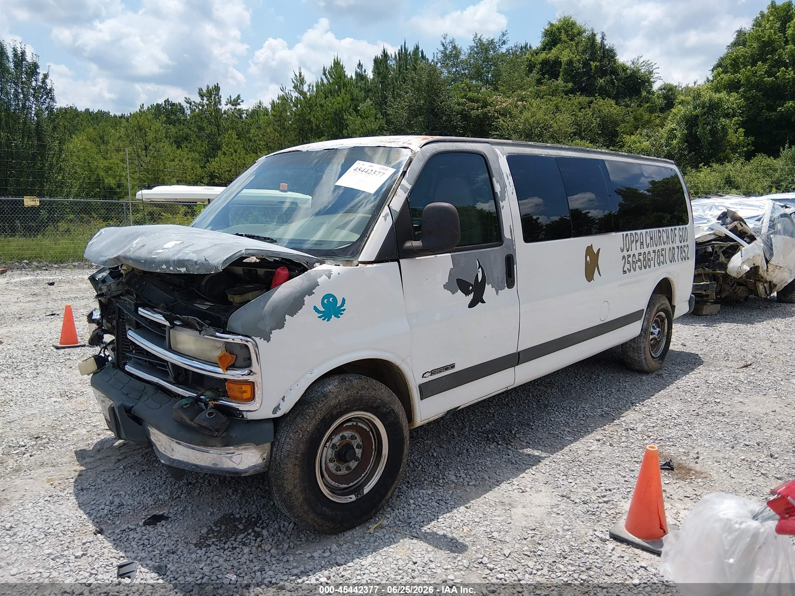 2001 Chevrolet Express   White vin: 1GAHG39R211169846