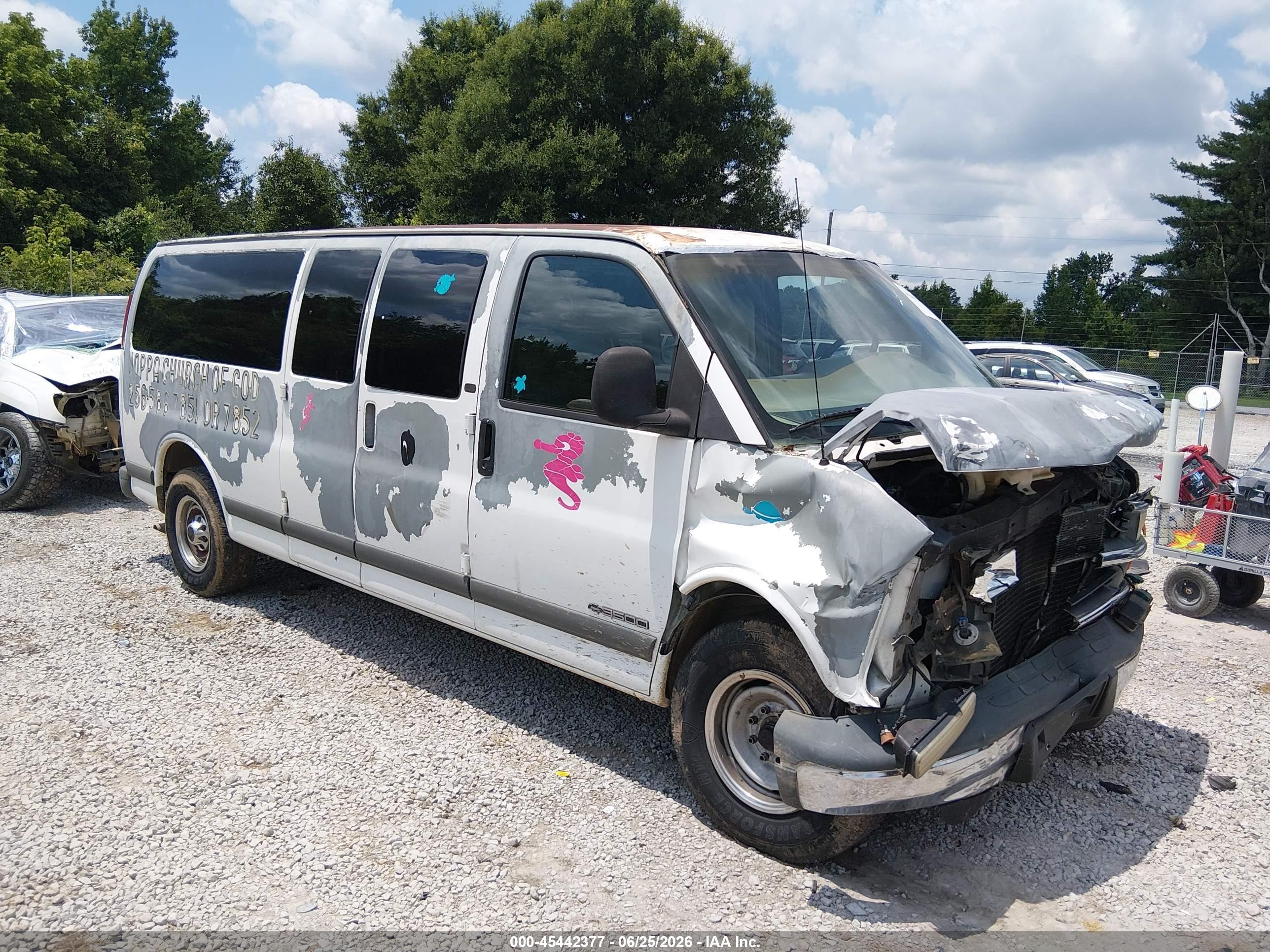 2001 Chevrolet Express   White vin: 1GAHG39R211169846