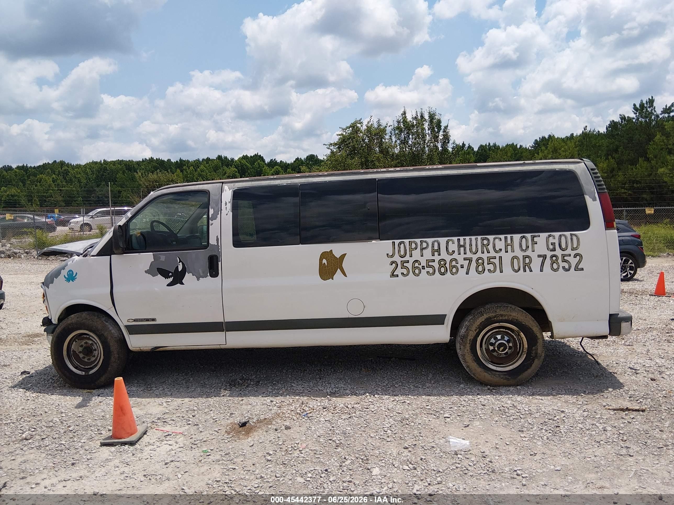 2001 Chevrolet Express   White vin: 1GAHG39R211169846