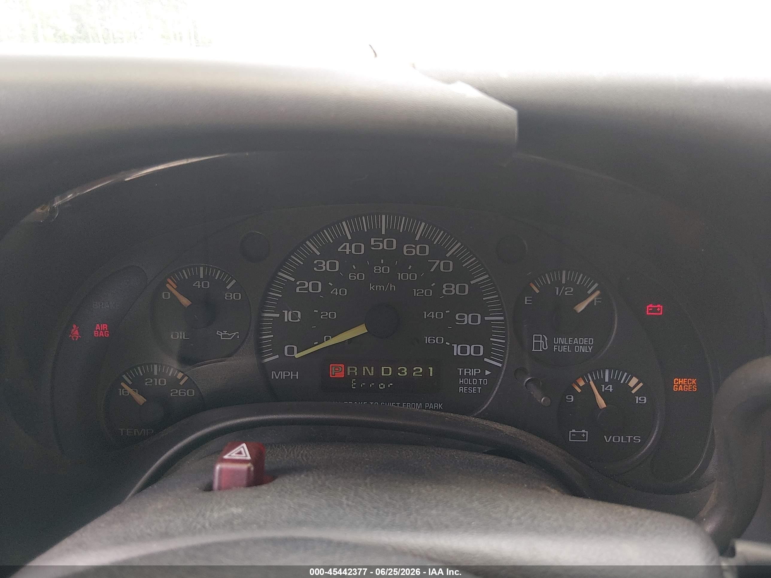 2001 Chevrolet Express   White vin: 1GAHG39R211169846