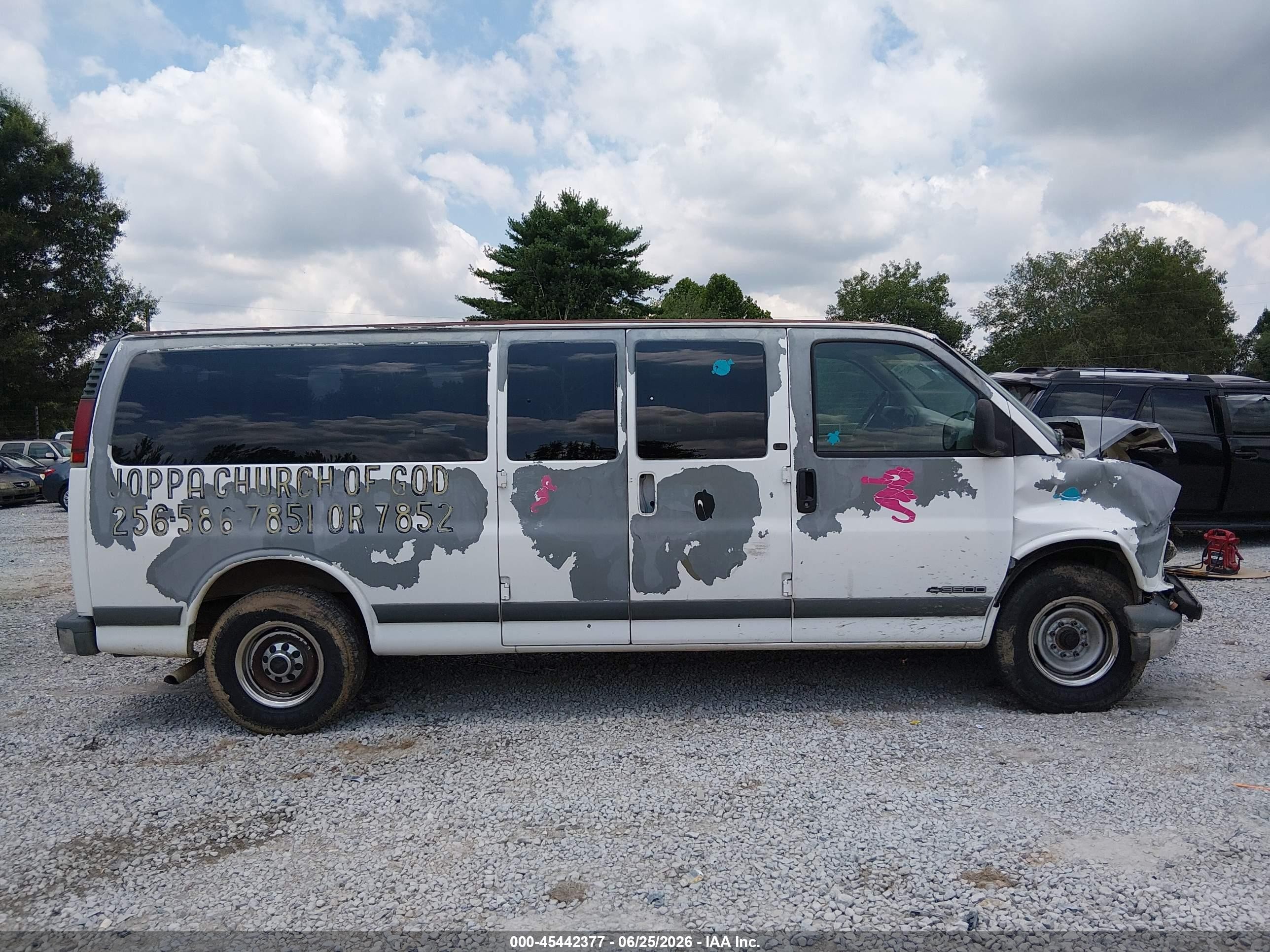 2001 Chevrolet Express   White vin: 1GAHG39R211169846