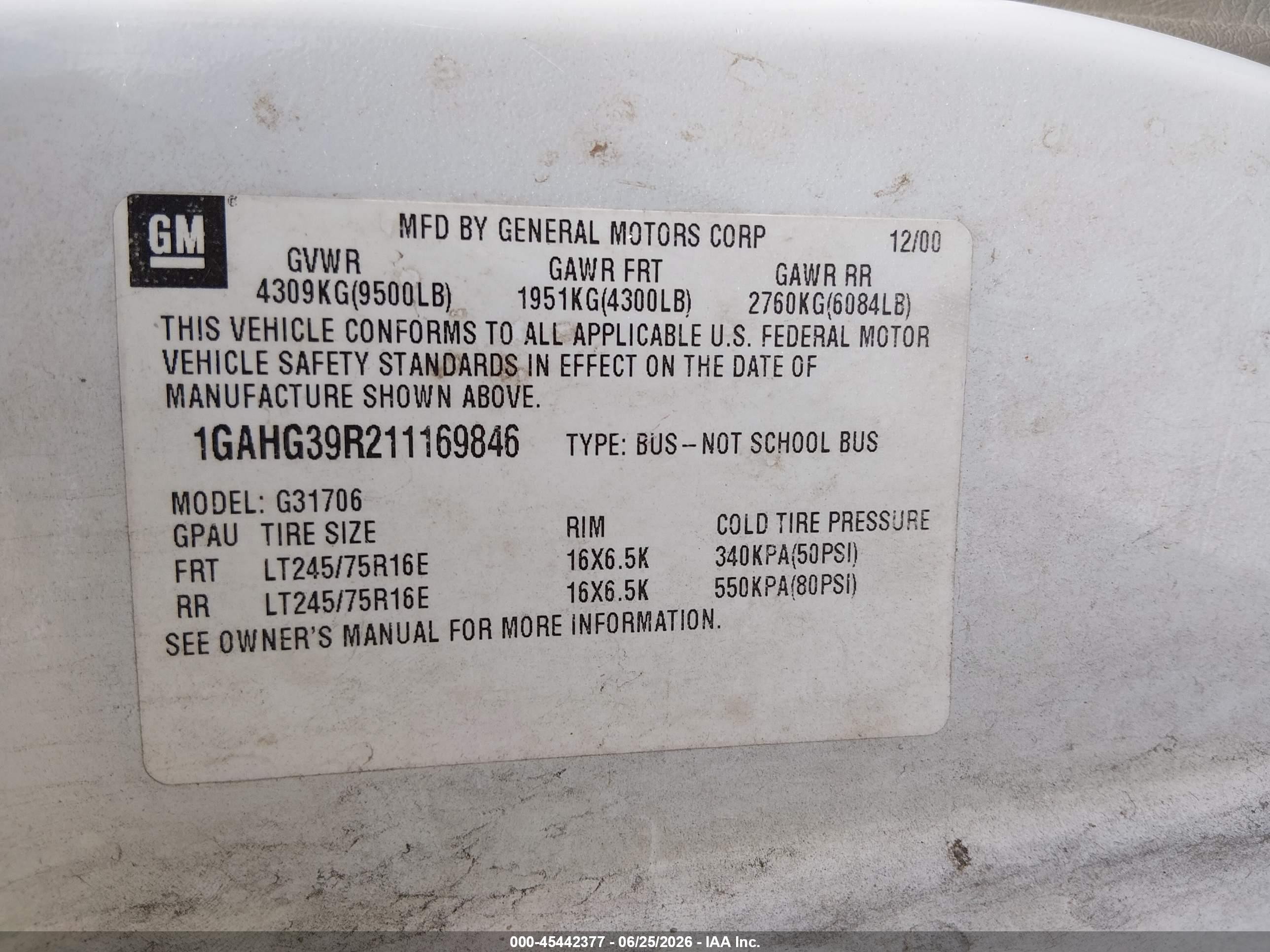 2001 Chevrolet Express   White vin: 1GAHG39R211169846