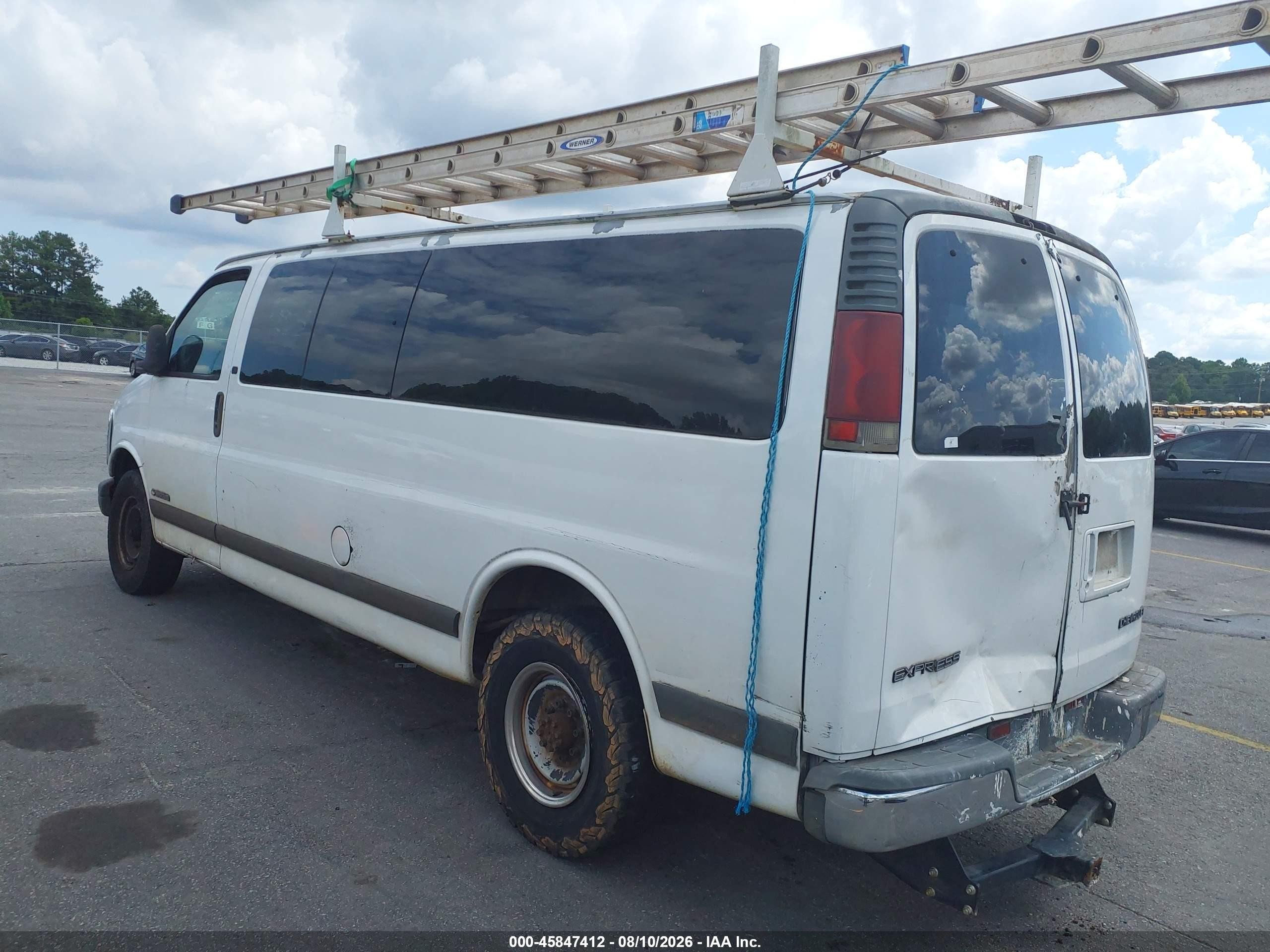 2001 Chevrolet Express   Белый vin: 1GAHG39R311182878